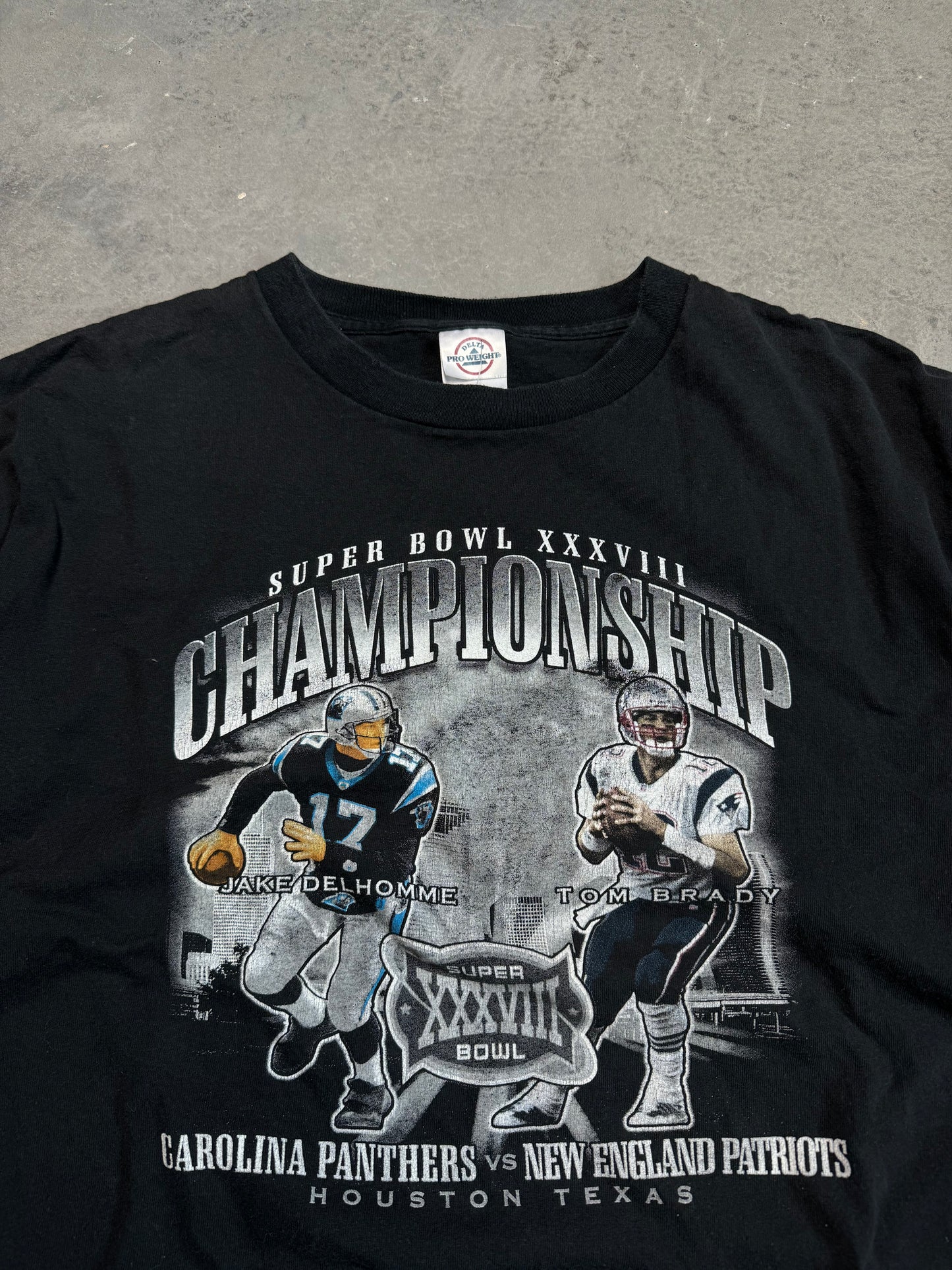 2004 Carolina Panthers vs. New England Patriots Super Bowl XXXVIII QB Match Up Vintage NFL Tee (XL)