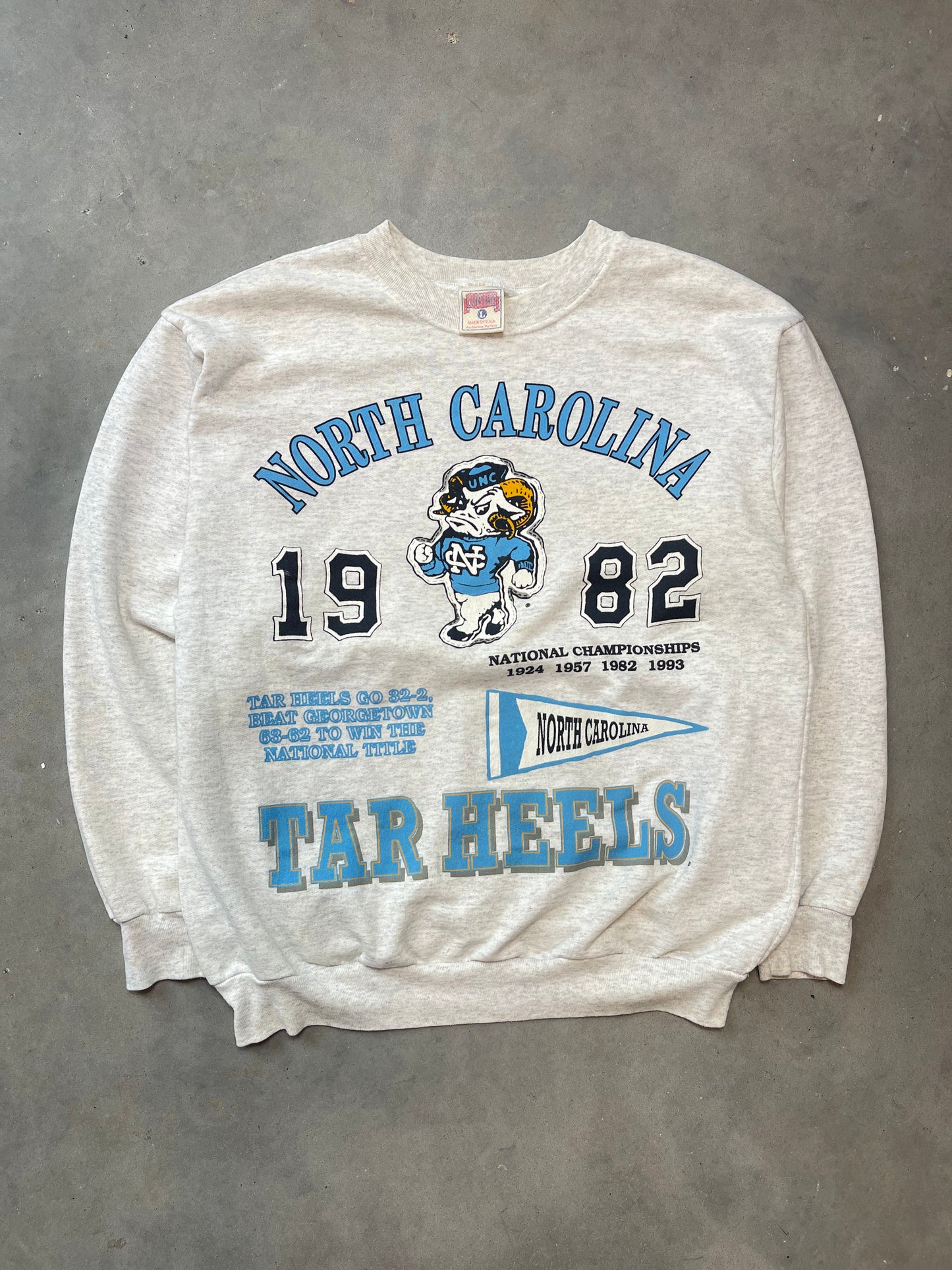 90’s UNC Tarheels 1982 National Champions Blue Heaven Vintage College Basketball Crewneck (Large)