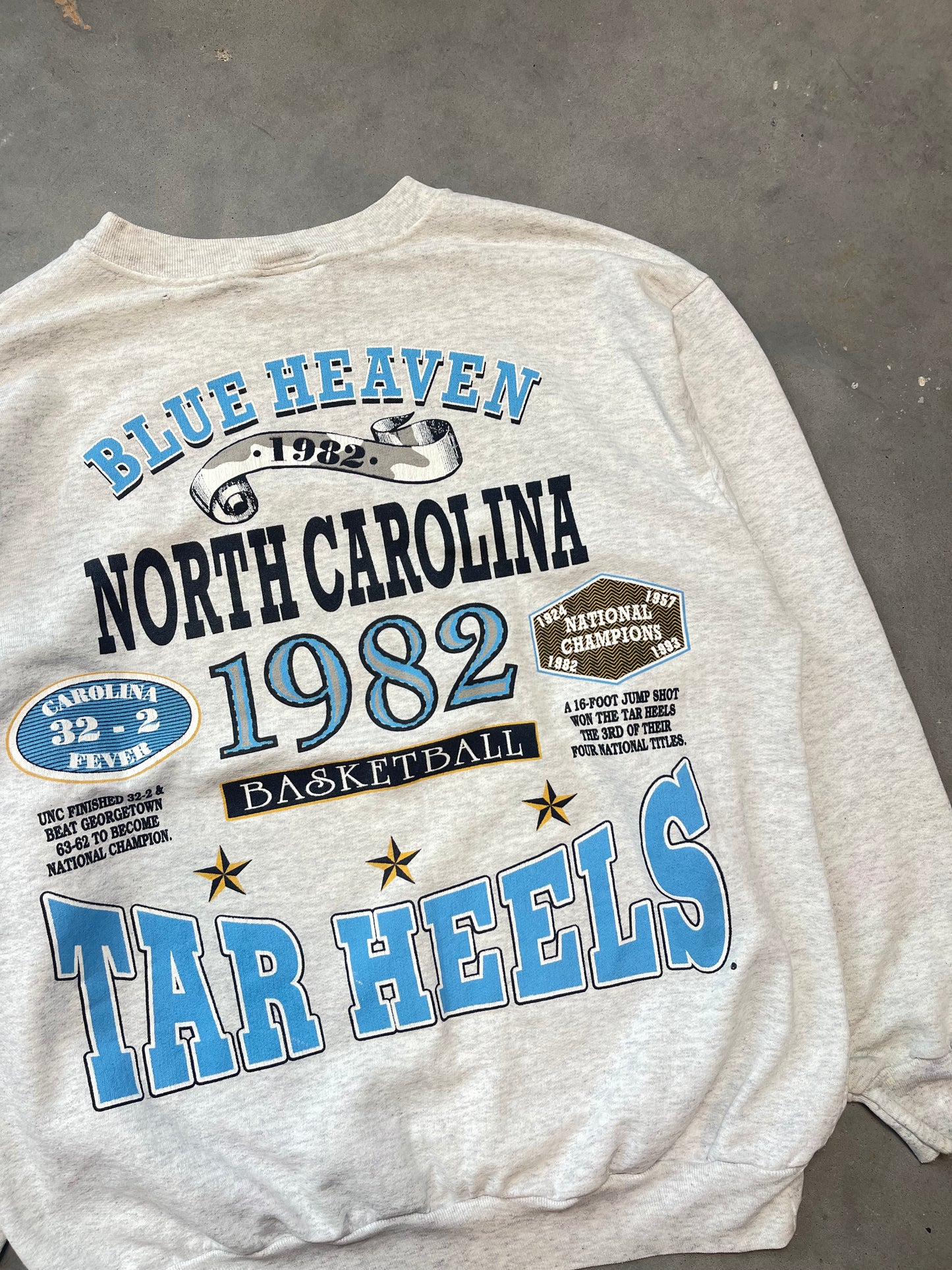 90’s UNC Tarheels 1982 National Champions Blue Heaven Vintage College Basketball Crewneck (Large)