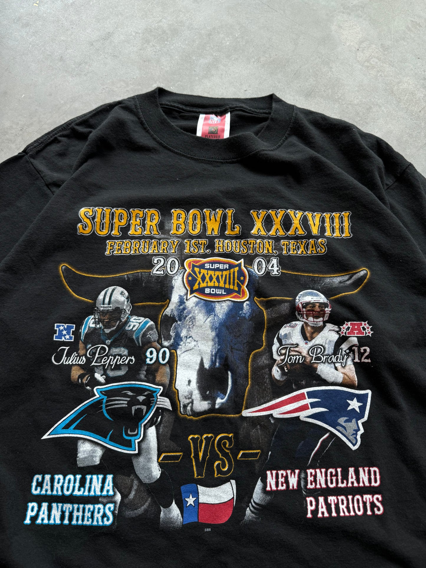 2004 Carolina Panthers vs. New England Patriots Super Bowl XXXVIII Julius Pepper Tom Brady Vintage NFL Tee (Large)