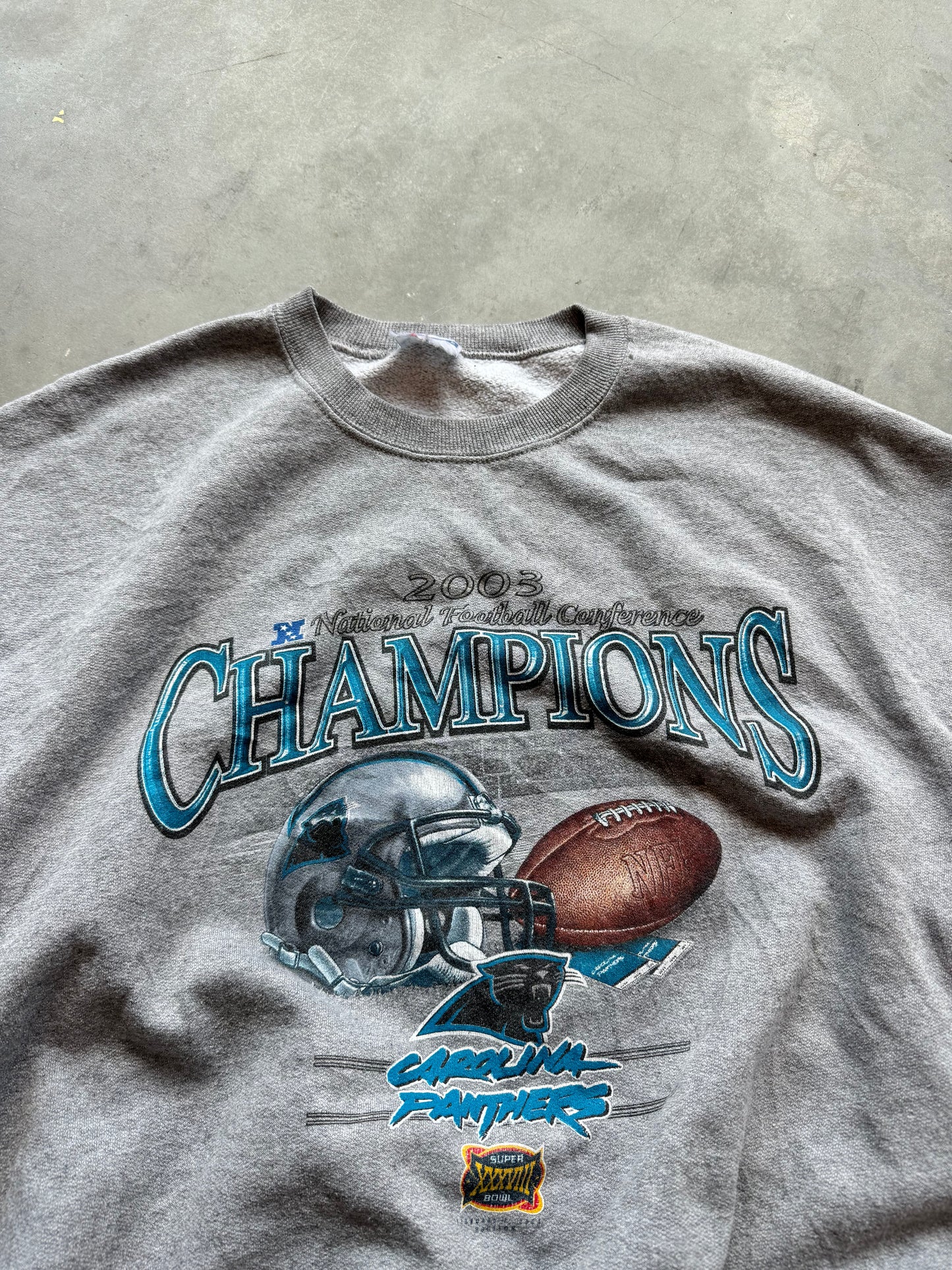 2003 Carolina Panthers NFC Champions Super Bowl XXXVIII Vintage NFL Helmet Crewneck (XL)