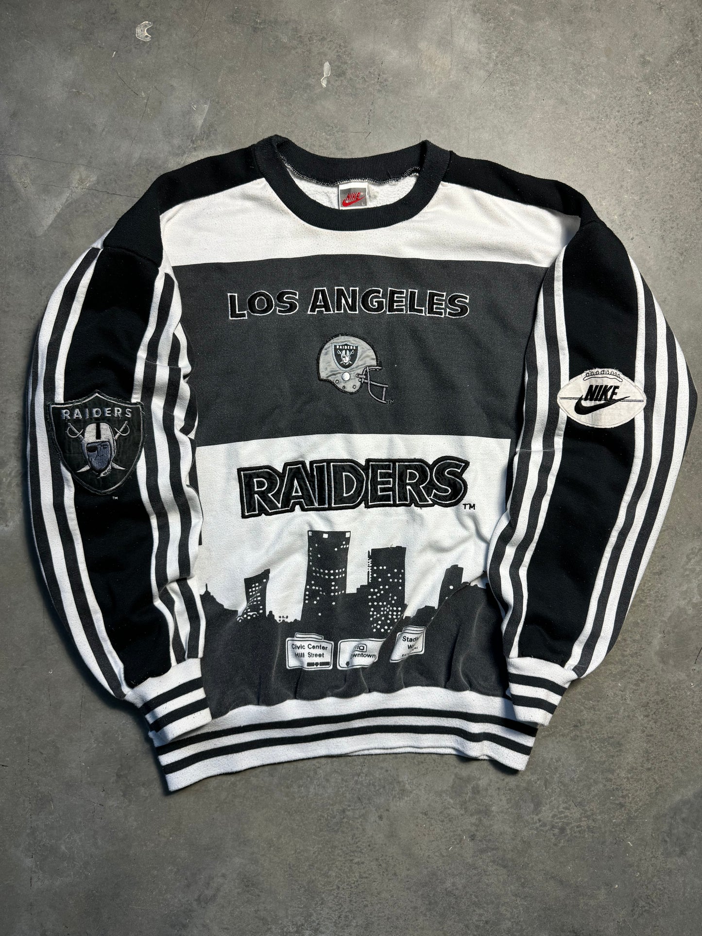 80’s Los Angeles Raiders Vintage Nike City Skyline Heavyweight Embroidered NFL NWA Style Crewneck (Large)