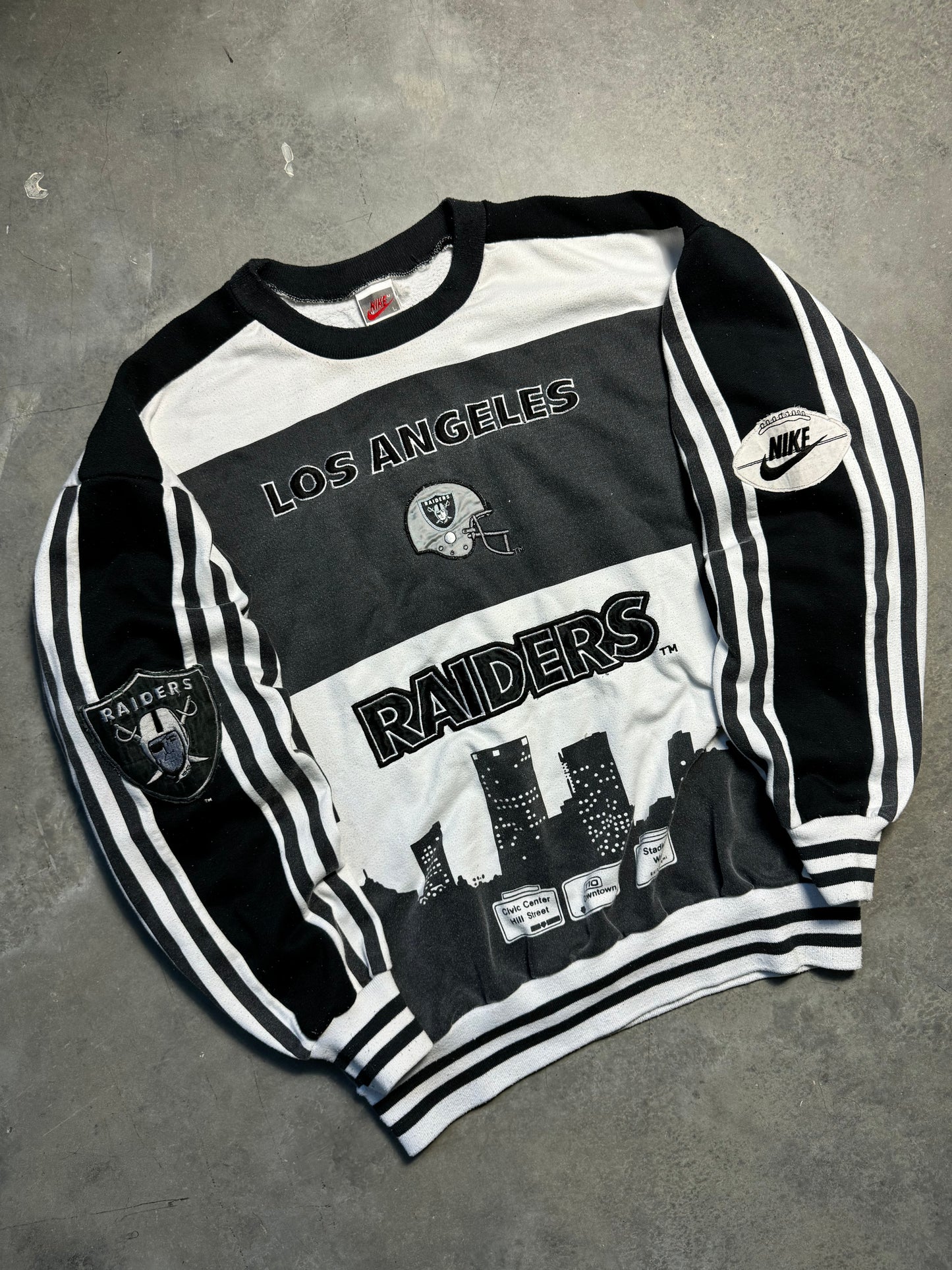 80’s Los Angeles Raiders Vintage Nike City Skyline Heavyweight Embroidered NFL NWA Style Crewneck (Large)
