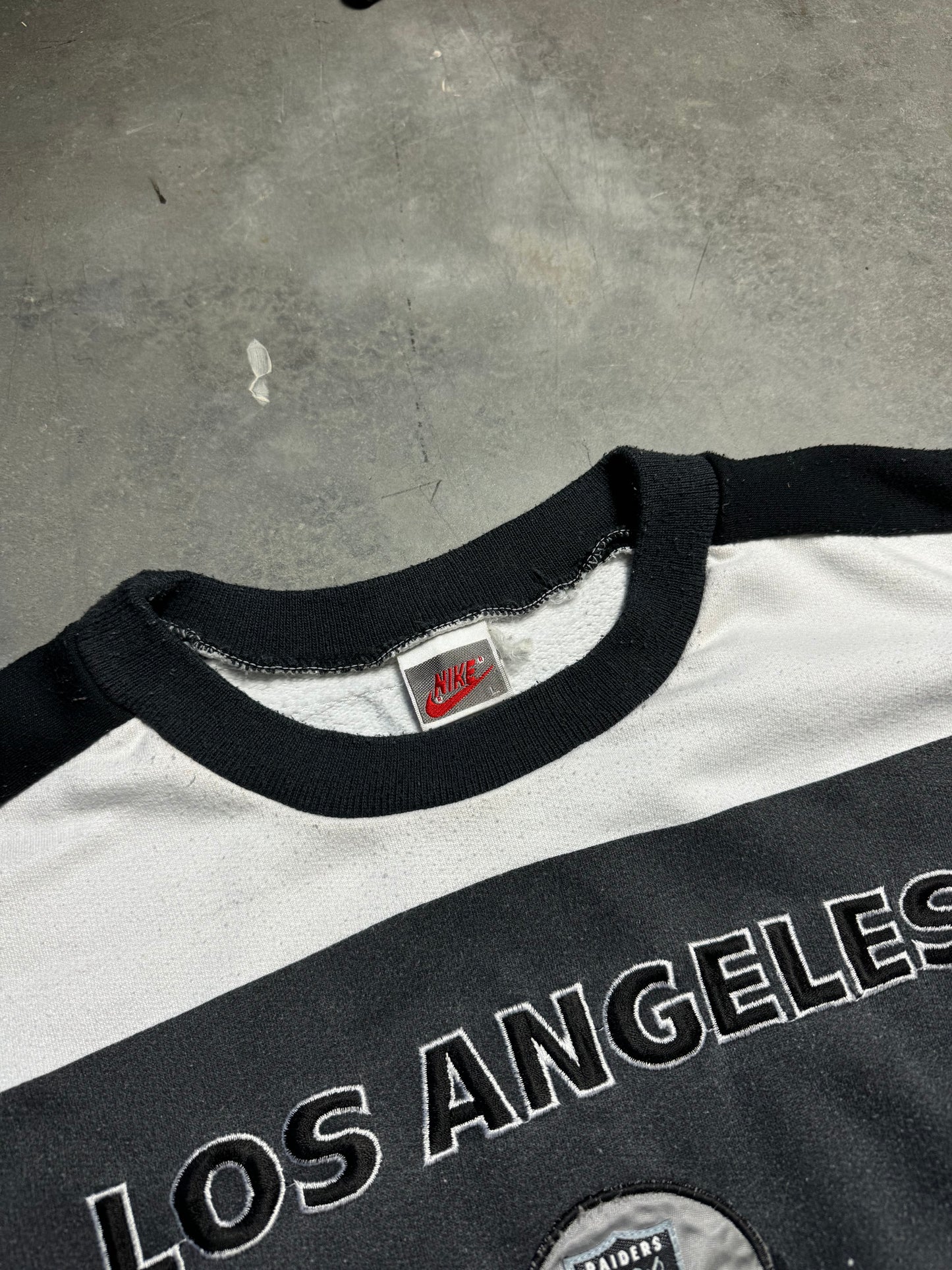 80’s Los Angeles Raiders Vintage Nike City Skyline Heavyweight Embroidered NFL NWA Style Crewneck (Large)