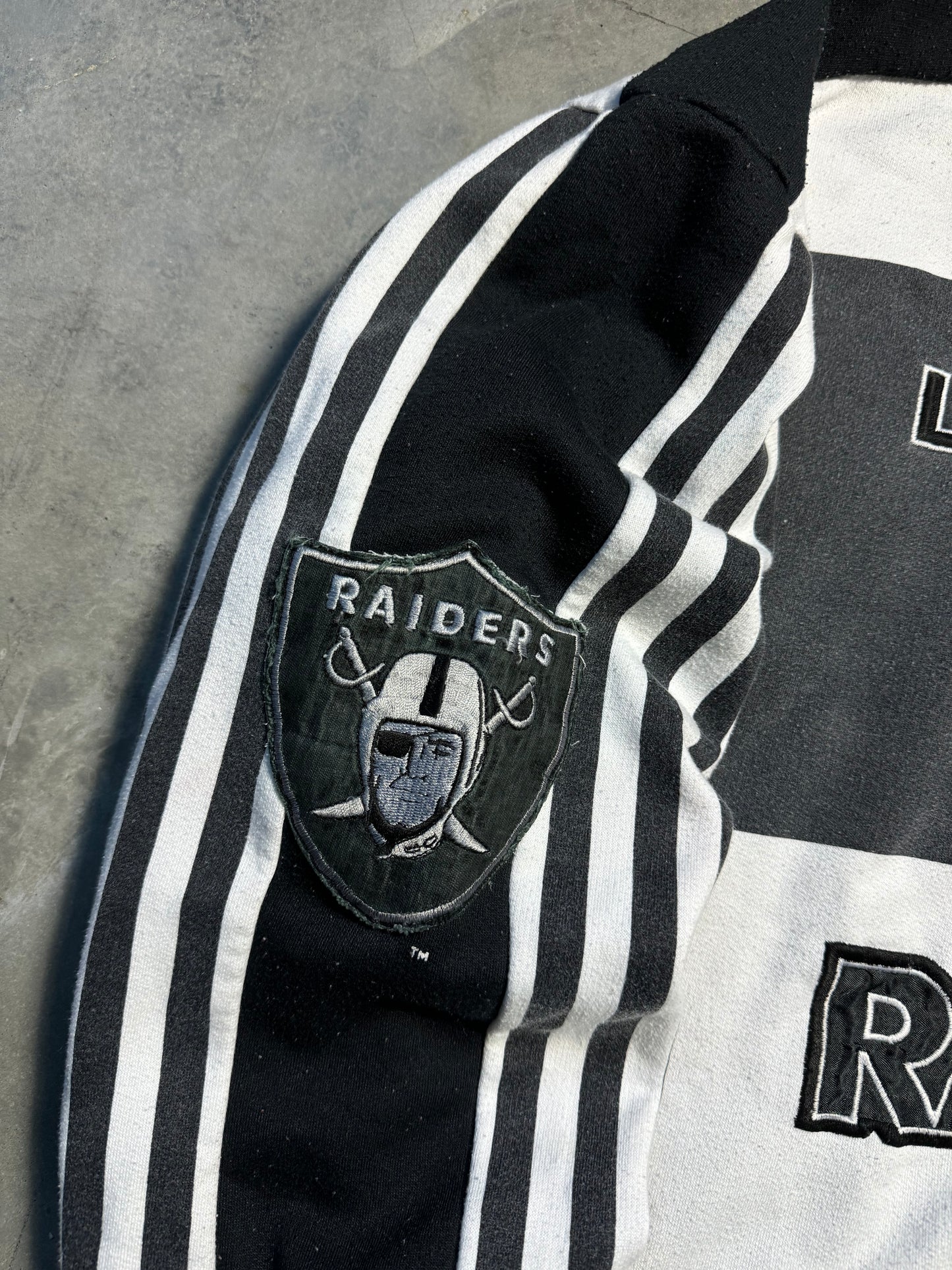 80’s Los Angeles Raiders Vintage Nike City Skyline Heavyweight Embroidered NFL NWA Style Crewneck (Large)