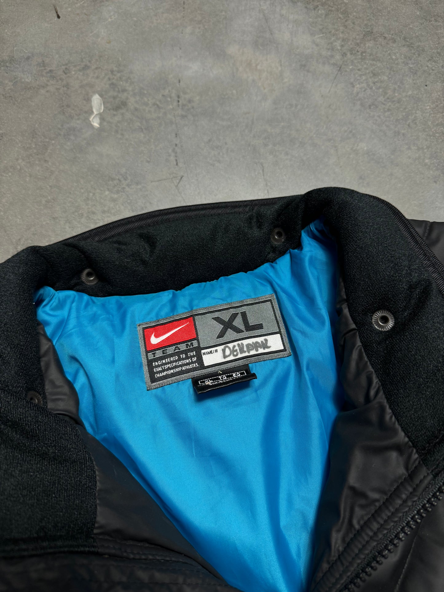 1999/2000 Carolina Panthers Vintage Black Nike Cat Scratch Font Bubble Style Sideline NFL Jacket (XL)