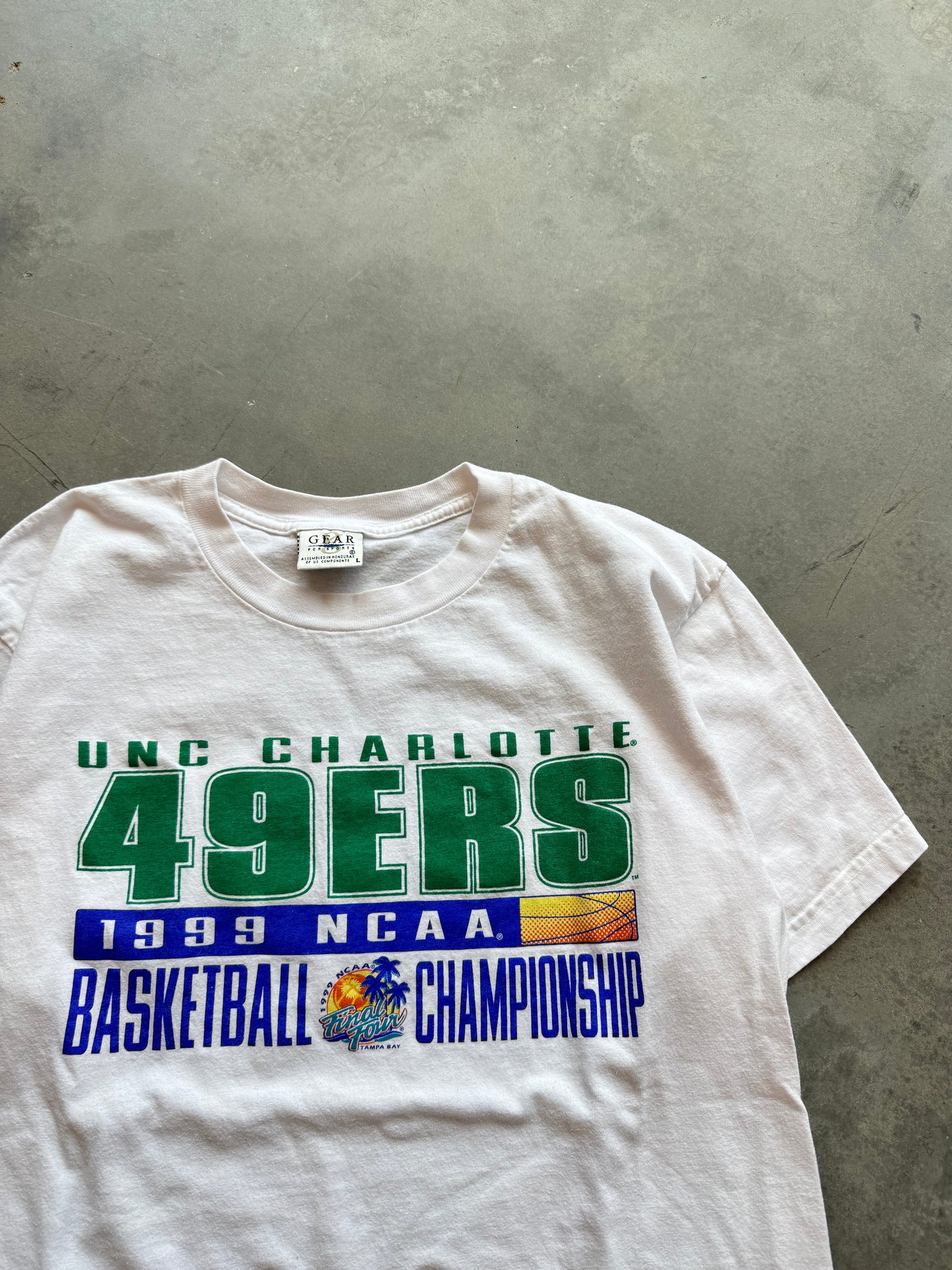 1999 UNC Charlotte 49ers NCAA Tournament Vintage College Tee (Large)