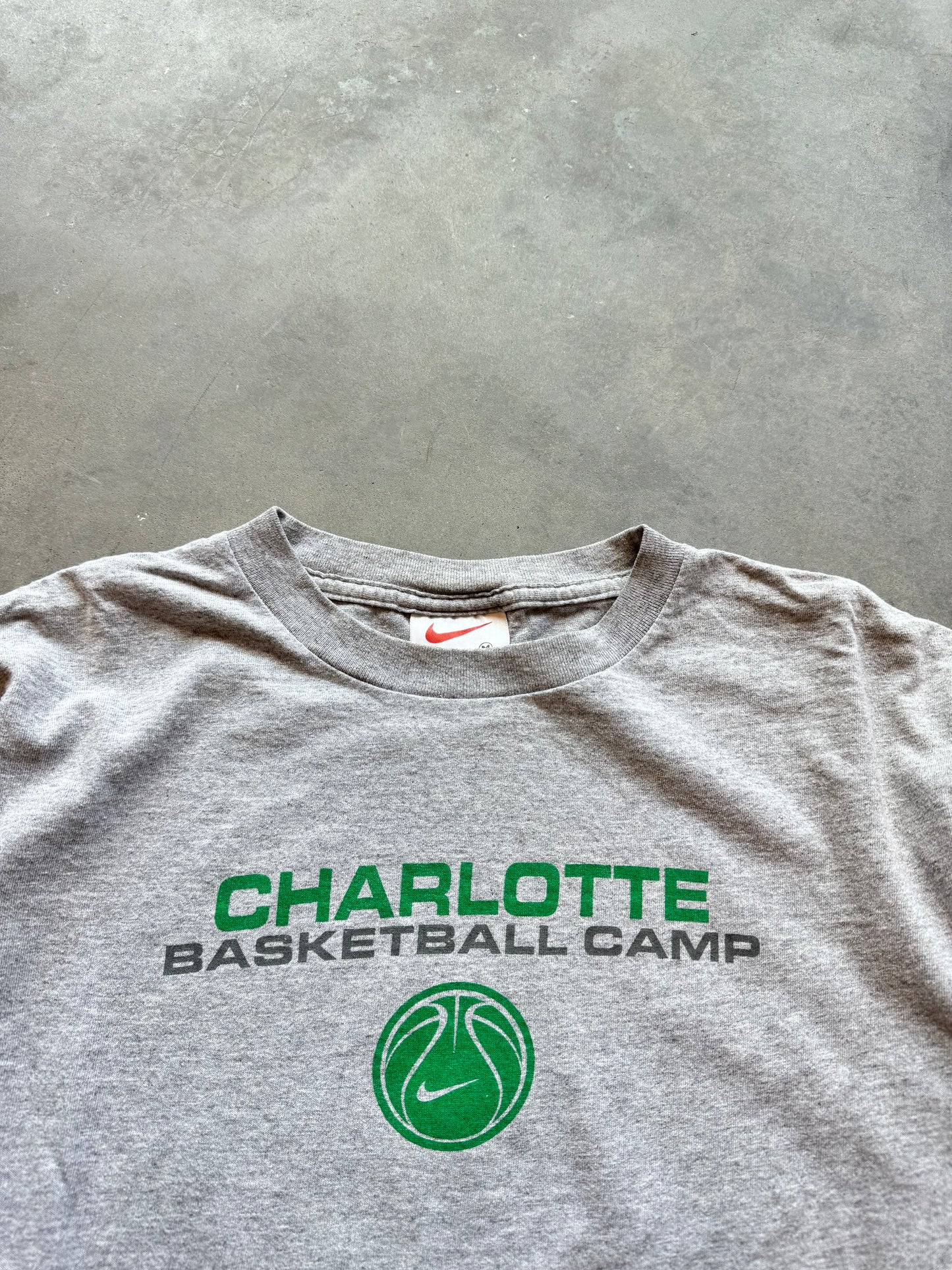 90’s UNC Charlotte 49ers Vintage Nike Basketball Camp Tee (Medium)