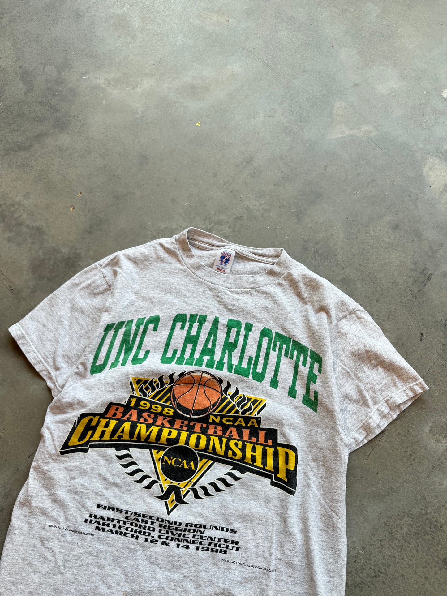 1998 UNC Charlotte 49ers NCAA Tournament Vintage Logo 7 College Basketball Tee (Medium)