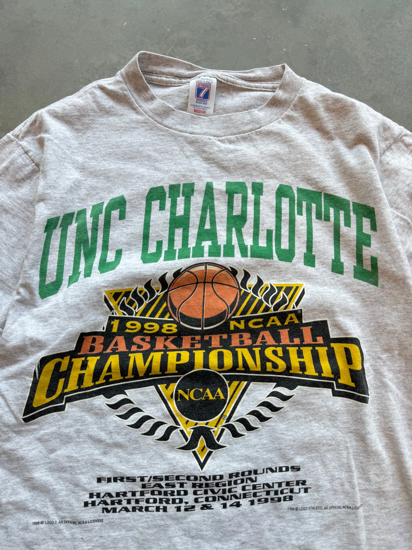 1998 UNC Charlotte 49ers NCAA Tournament Vintage Logo 7 College Basketball Tee (Medium)