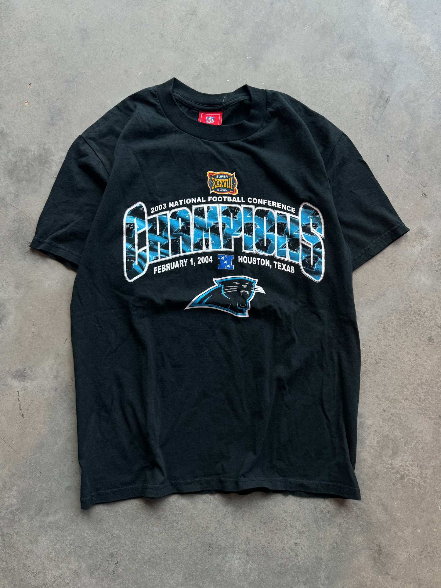 2004 Carolina Panthers NFC Champions Super Bowl XXXVIII Repeat Logo Vintage NFL Tee (Medium)