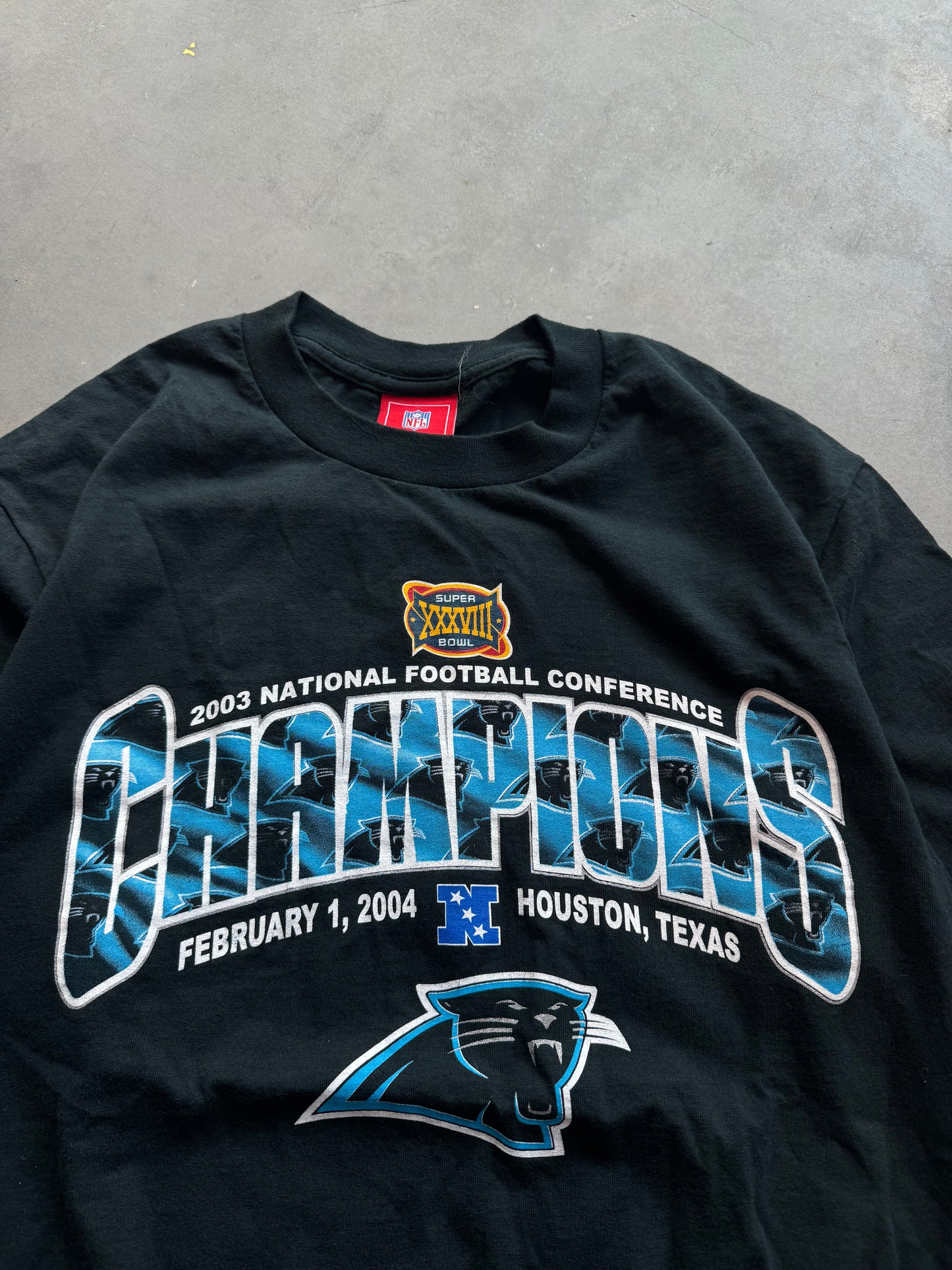 2004 Carolina Panthers NFC Champions Super Bowl XXXVIII Repeat Logo Vintage NFL Tee (Medium)