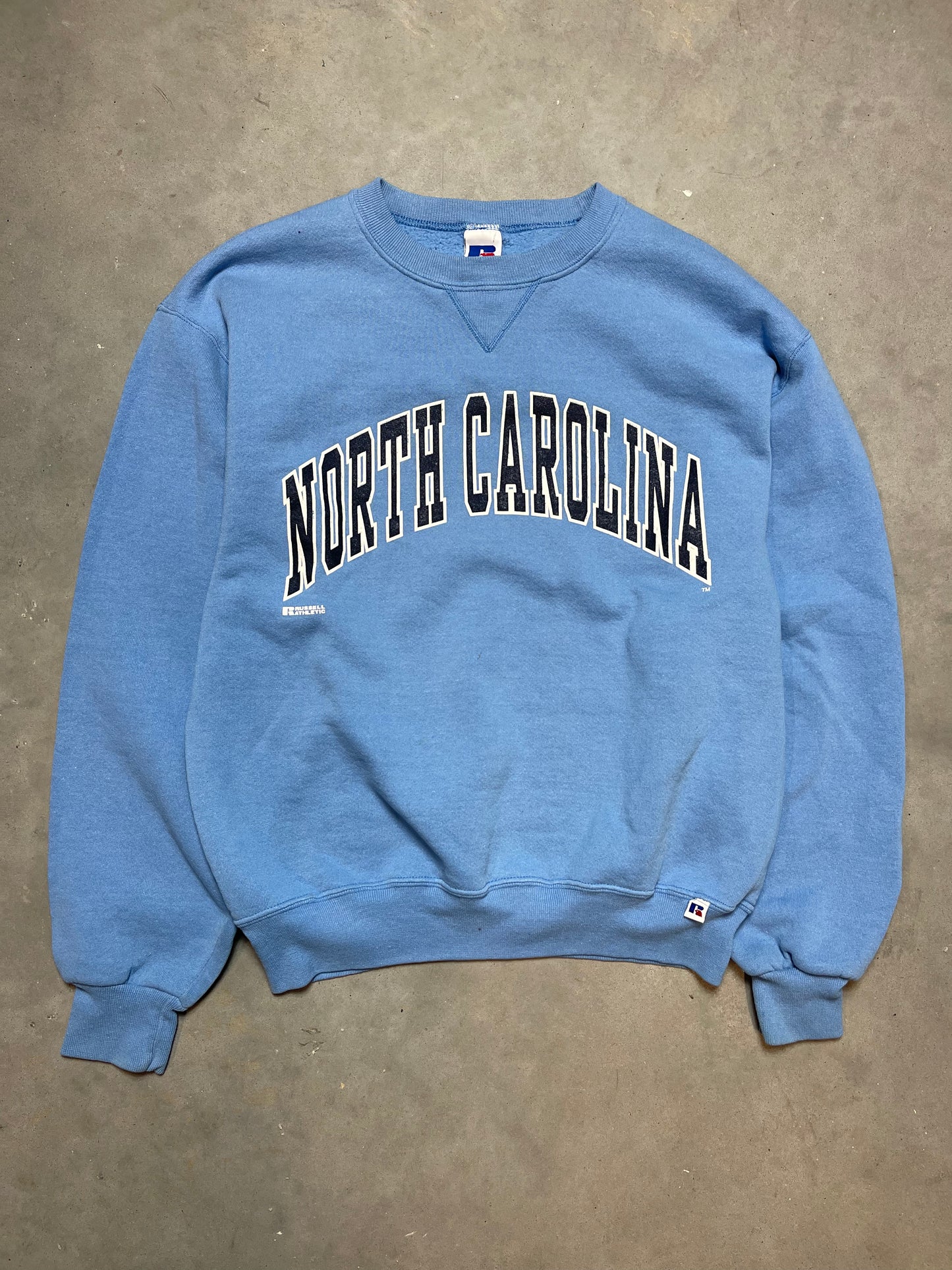 90’s UNC Tarheels Vintage Russell Athletic College Basketball Crewneck (Medium)