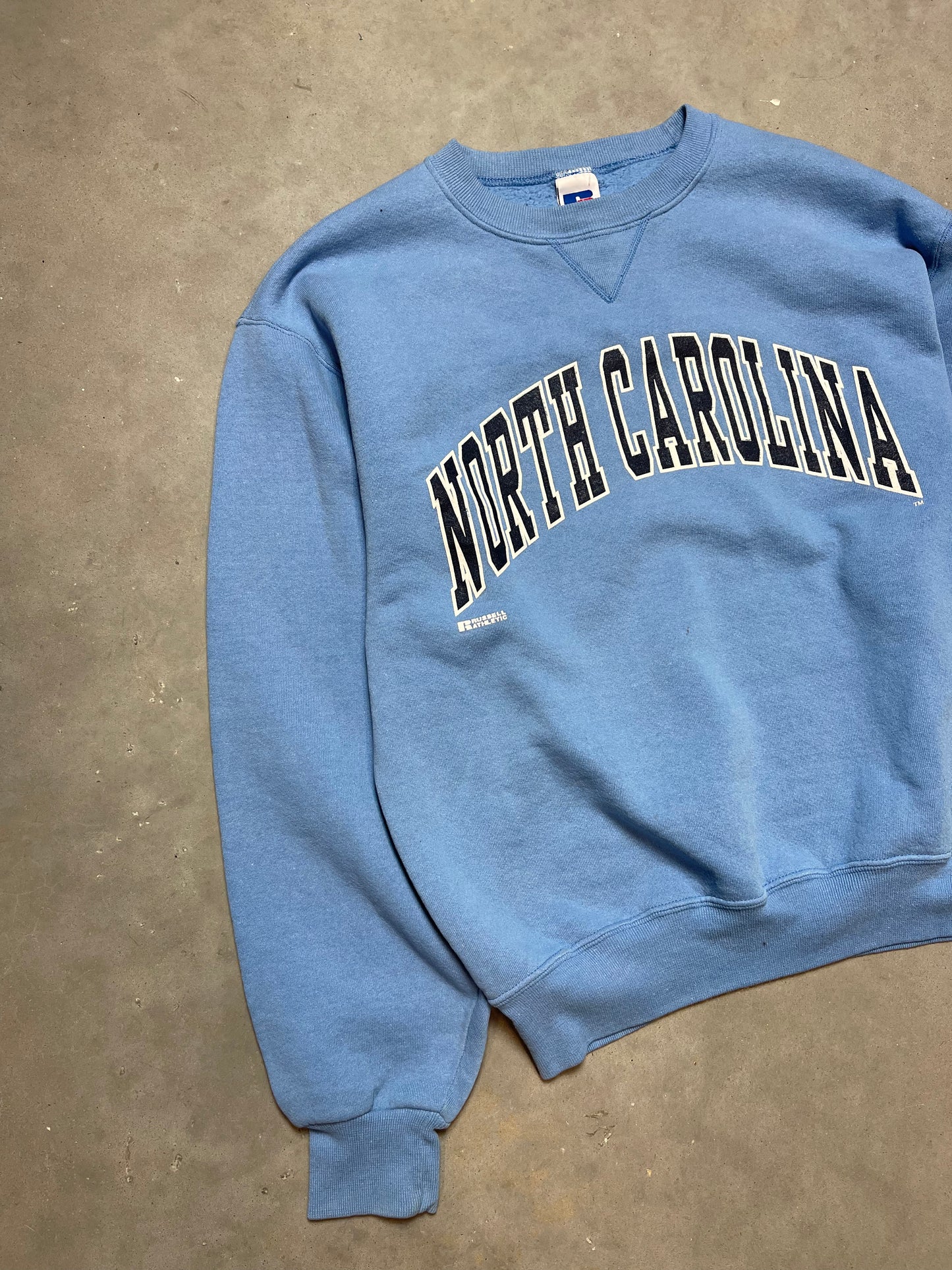 90’s UNC Tarheels Vintage Russell Athletic College Basketball Crewneck (Medium)