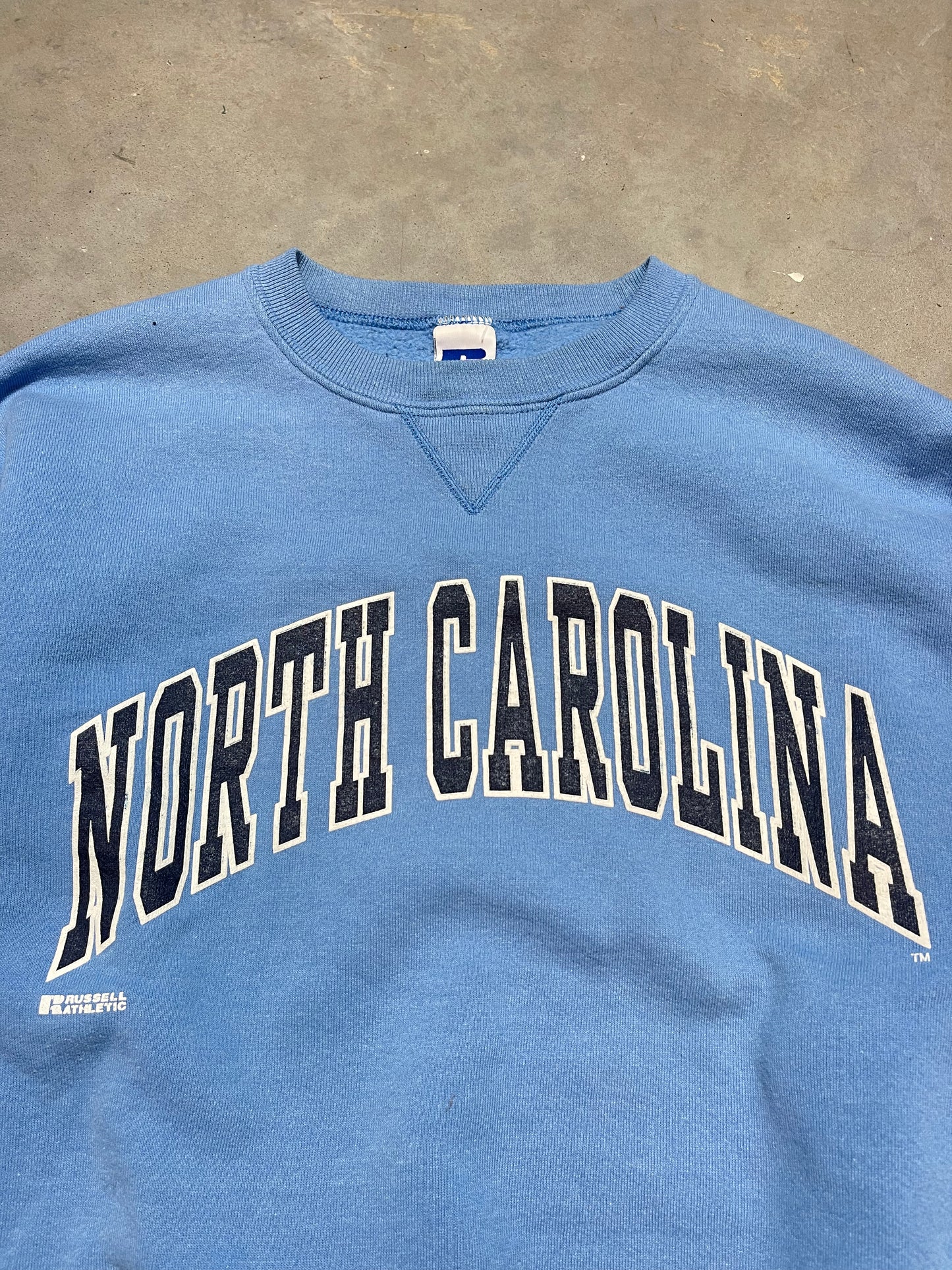 90’s UNC Tarheels Vintage Russell Athletic College Basketball Crewneck (Medium)