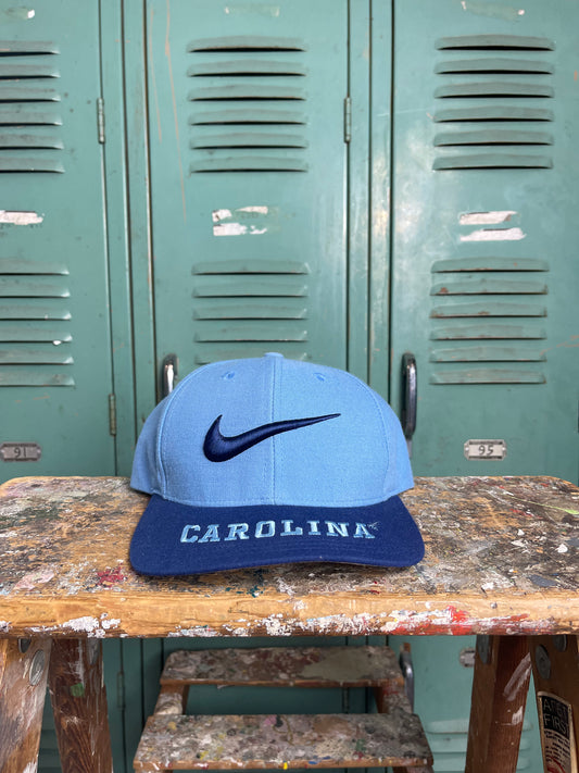 90’s UNC Tarheels Vintage Nike Big Swoosh Team Sports College Basketball Snapback Hat (OSFA)