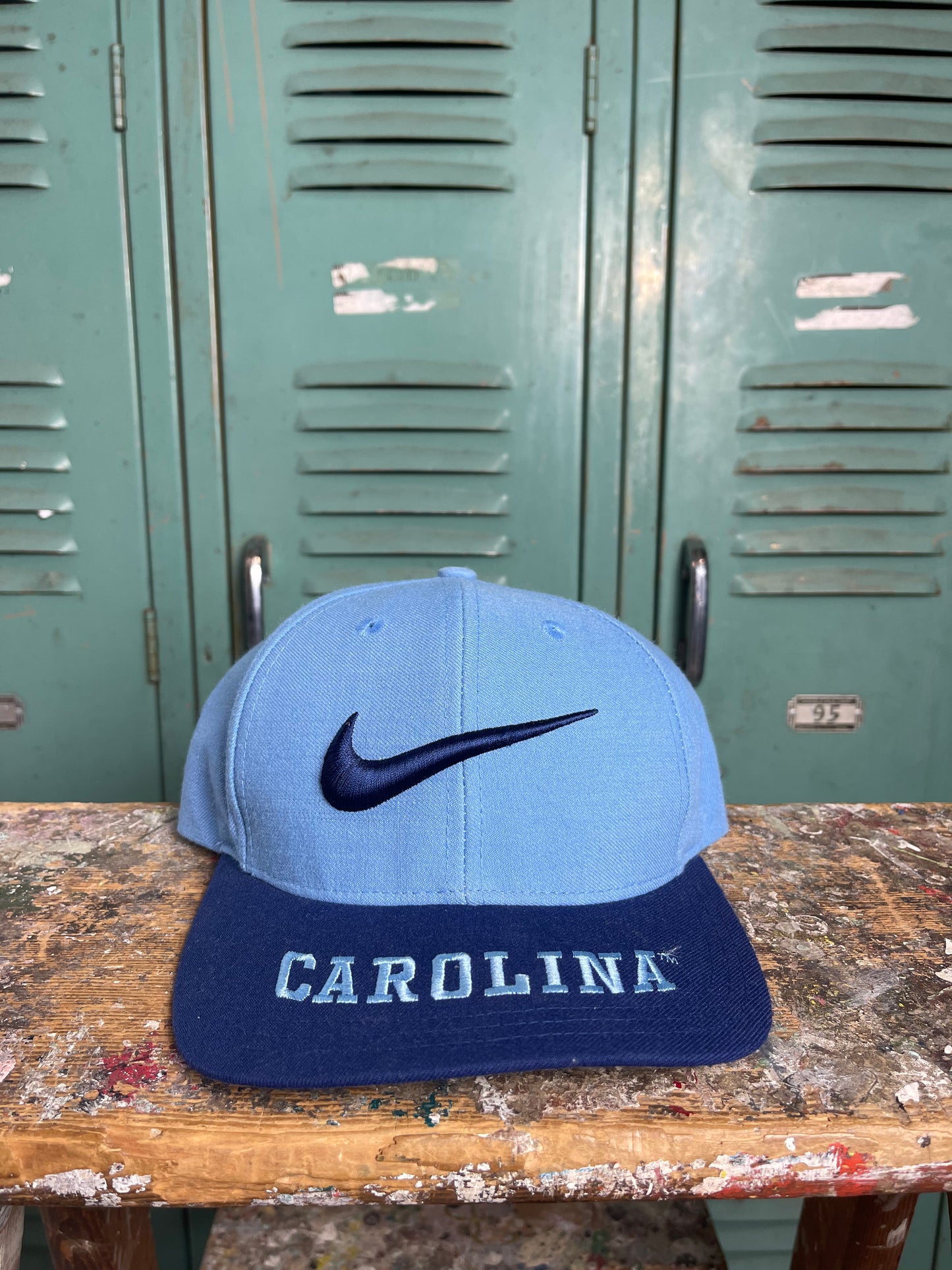 90’s UNC Tarheels Vintage Nike Big Swoosh Team Sports College Basketball Snapback Hat (OSFA)