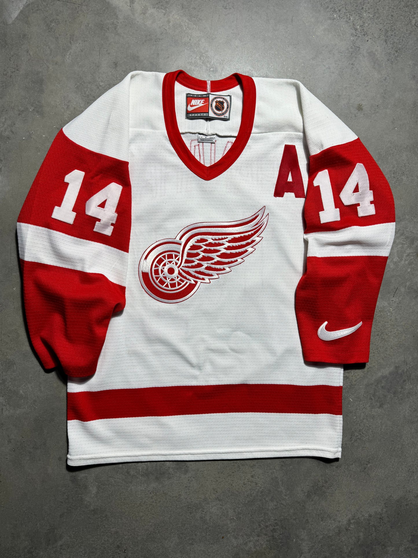 90’s Detroit Red Wings Brendan Shanahan Vintage White Nike NHL Hockey Jersey (Small)