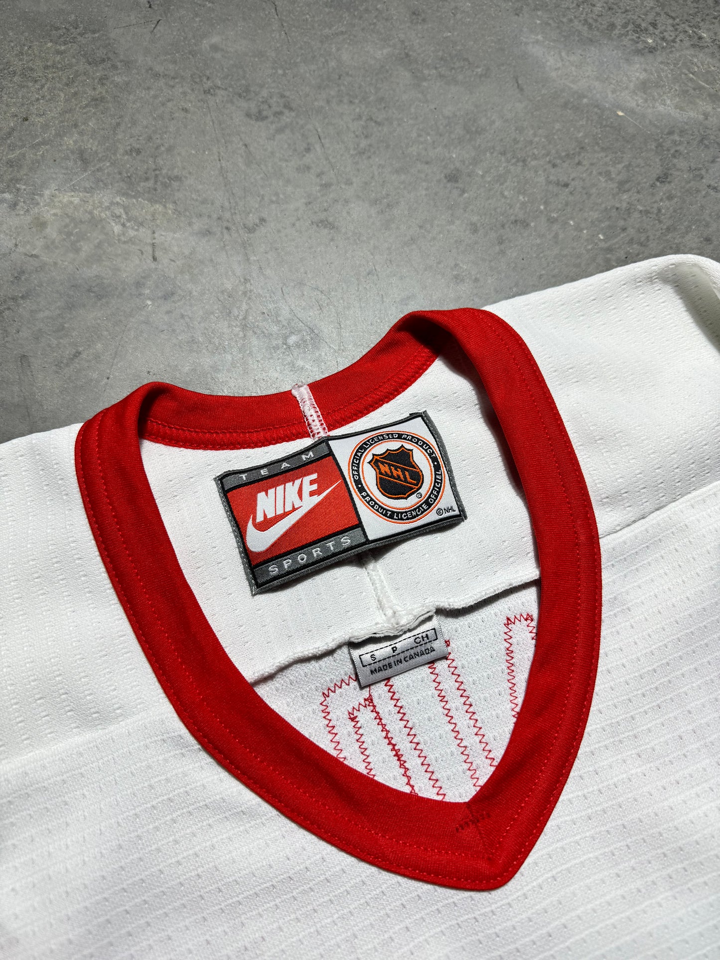 90’s Detroit Red Wings Brendan Shanahan Vintage White Nike NHL Hockey Jersey (Small)