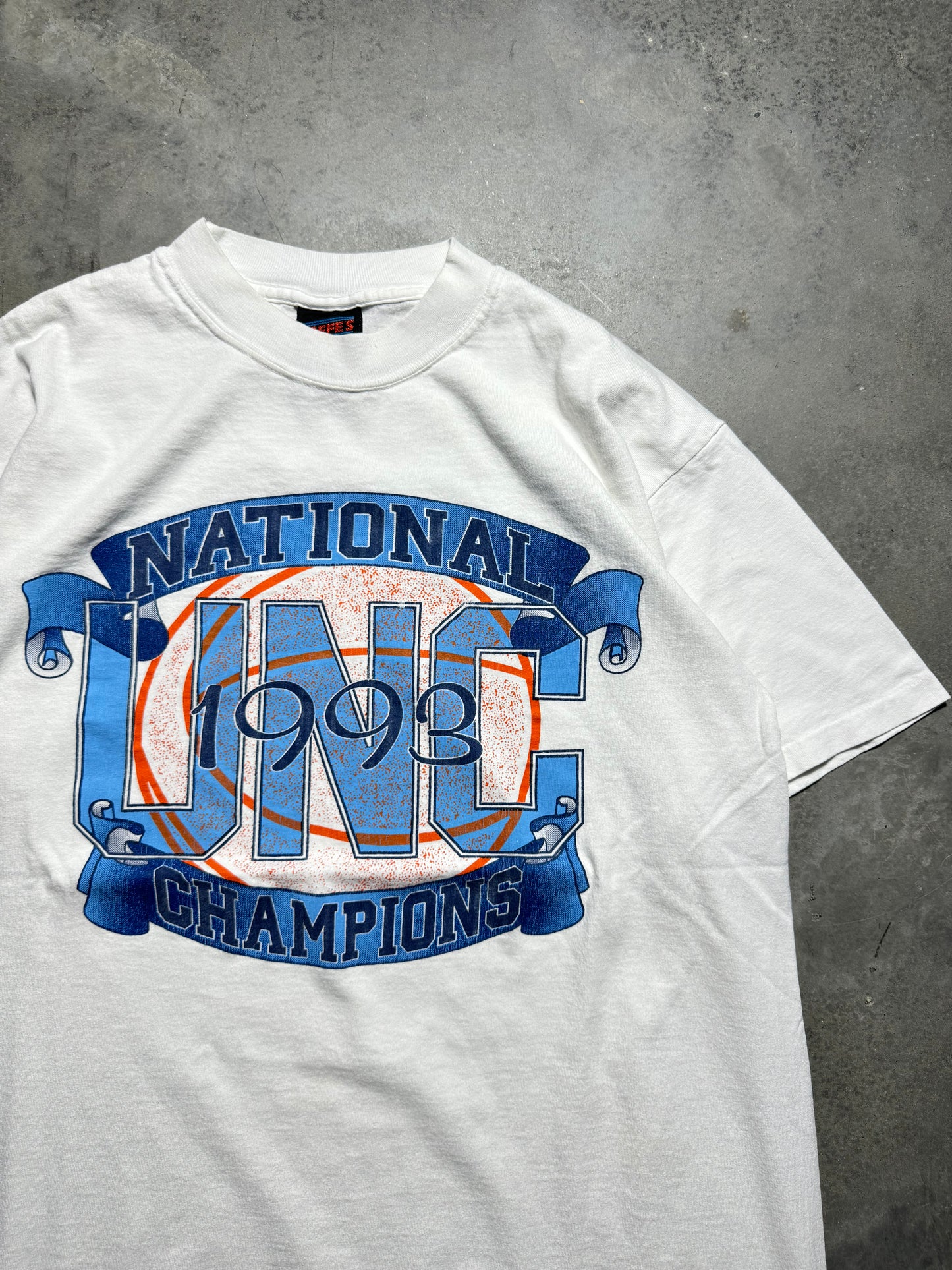 1993 UNC North Carolina Tarheels Vintage White NCAA College Basketball Champions Tee (Large)