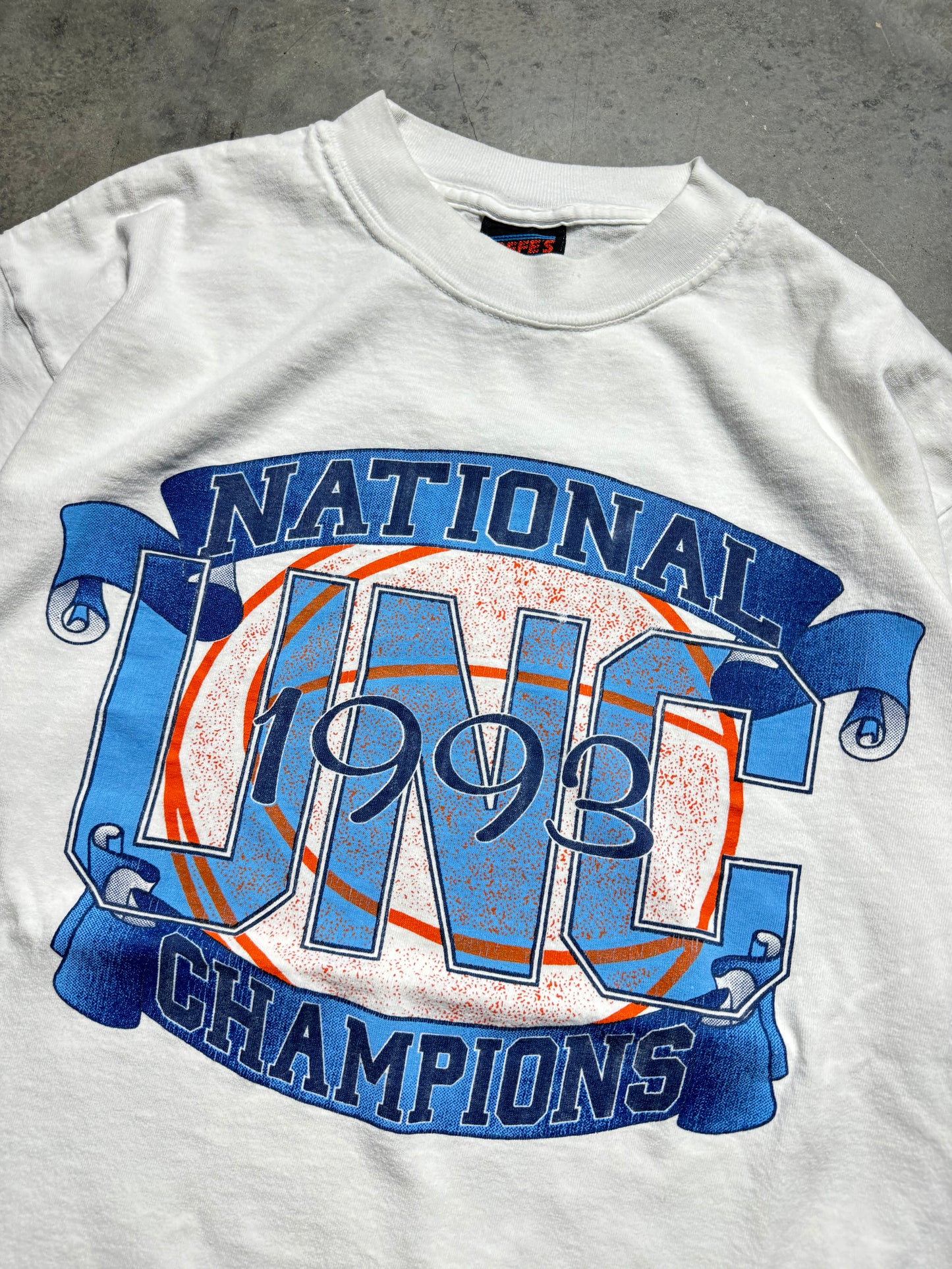 1993 UNC North Carolina Tarheels Vintage White NCAA College Basketball Champions Tee (Large)
