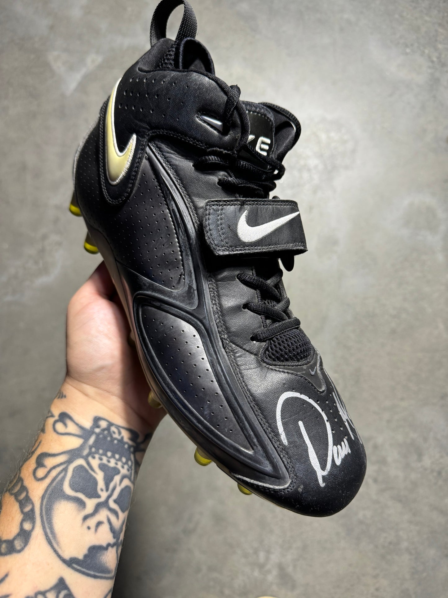 2005 Carolina Panthers Dan Morgan Game Worn Nike NFL Cleat - Autographed