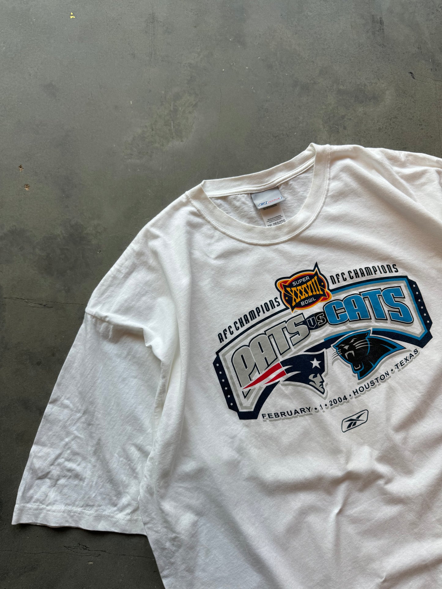 2004 Carolina Panthers vs. New England Patriots “Pats vs. Cats” Vintage Super Bowl XXXVIII Reebok NFL Tee - Deadstock (XXL)