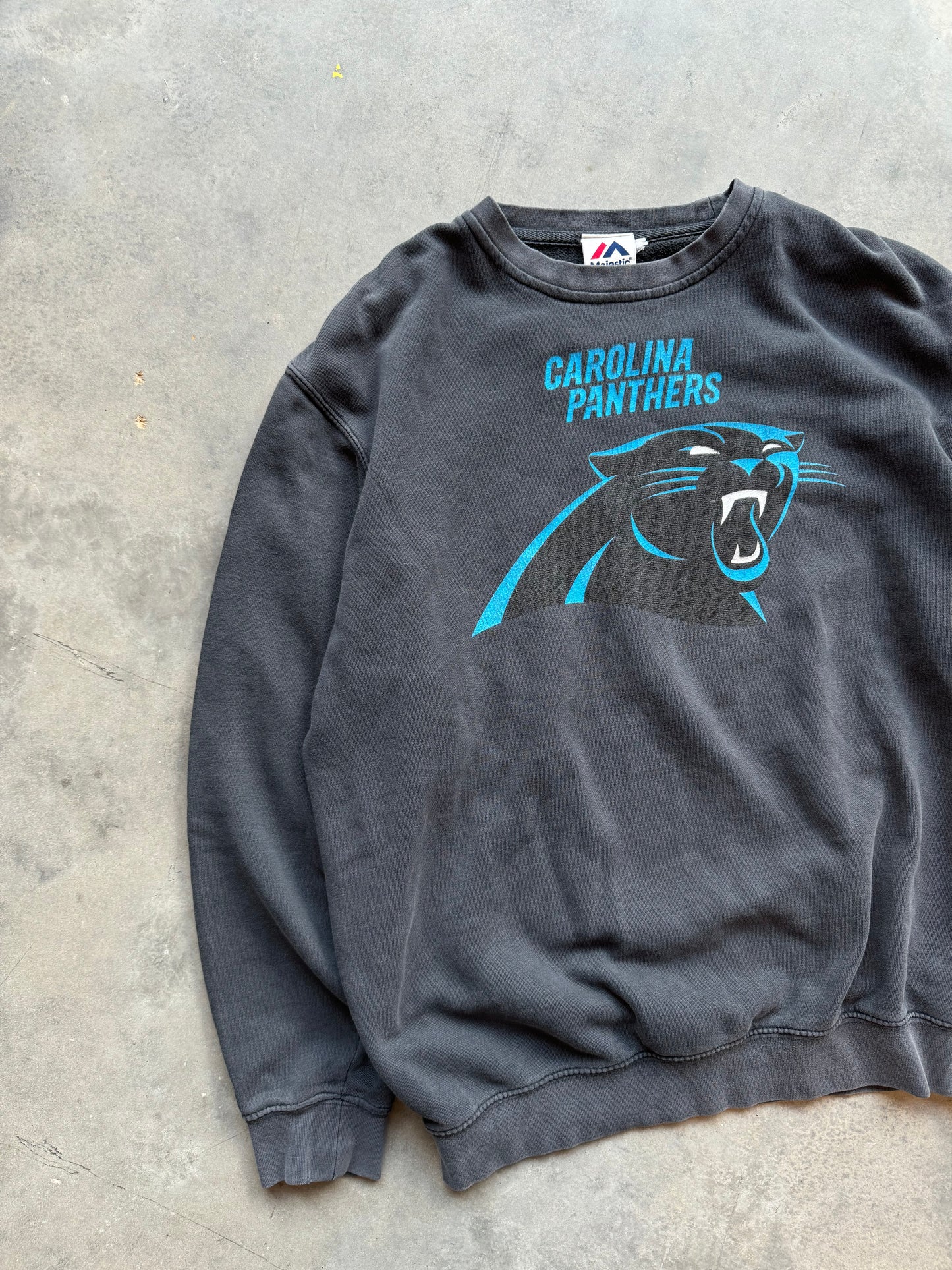 2010’s Carolina Panthers Majestic Faded NFL Crewneck (Medium)