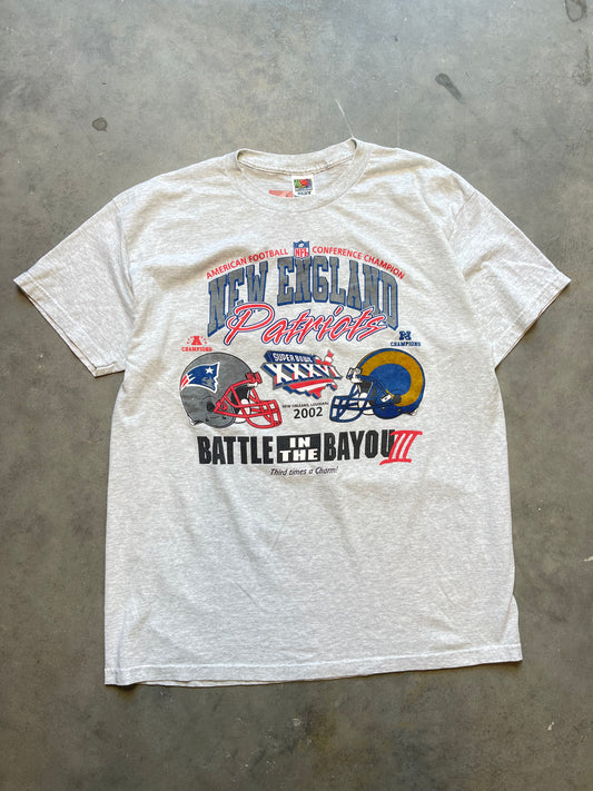 2002 Super Bowl XXXVI New England Patriots vs St.Louis Rams "Battle in the Bayou" Vintage NFL Tee (XL)