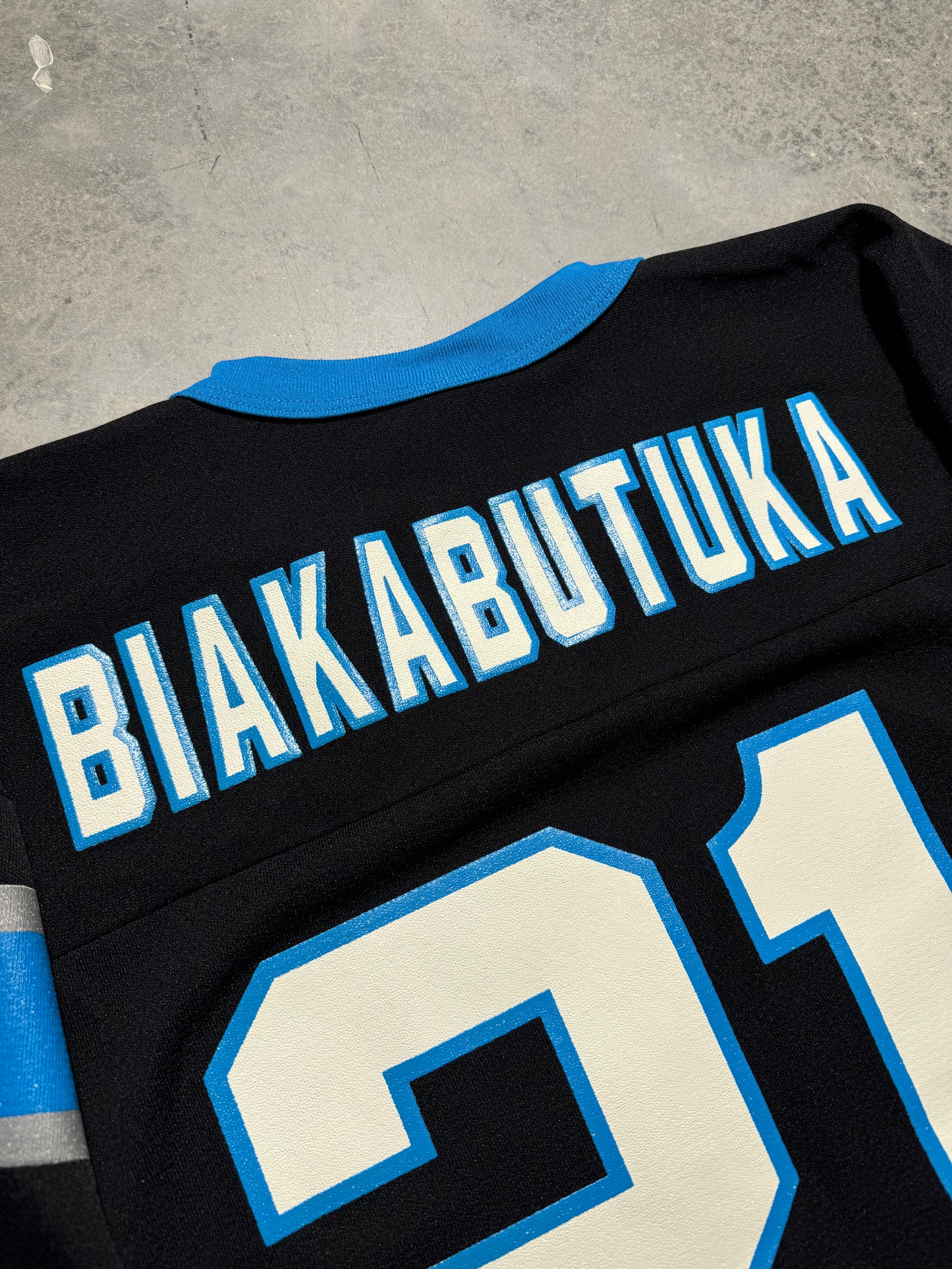90’s Carolina Panthers Tim Biakabutuka Vintage Black Logo 7 NFL Jersey (Medium)