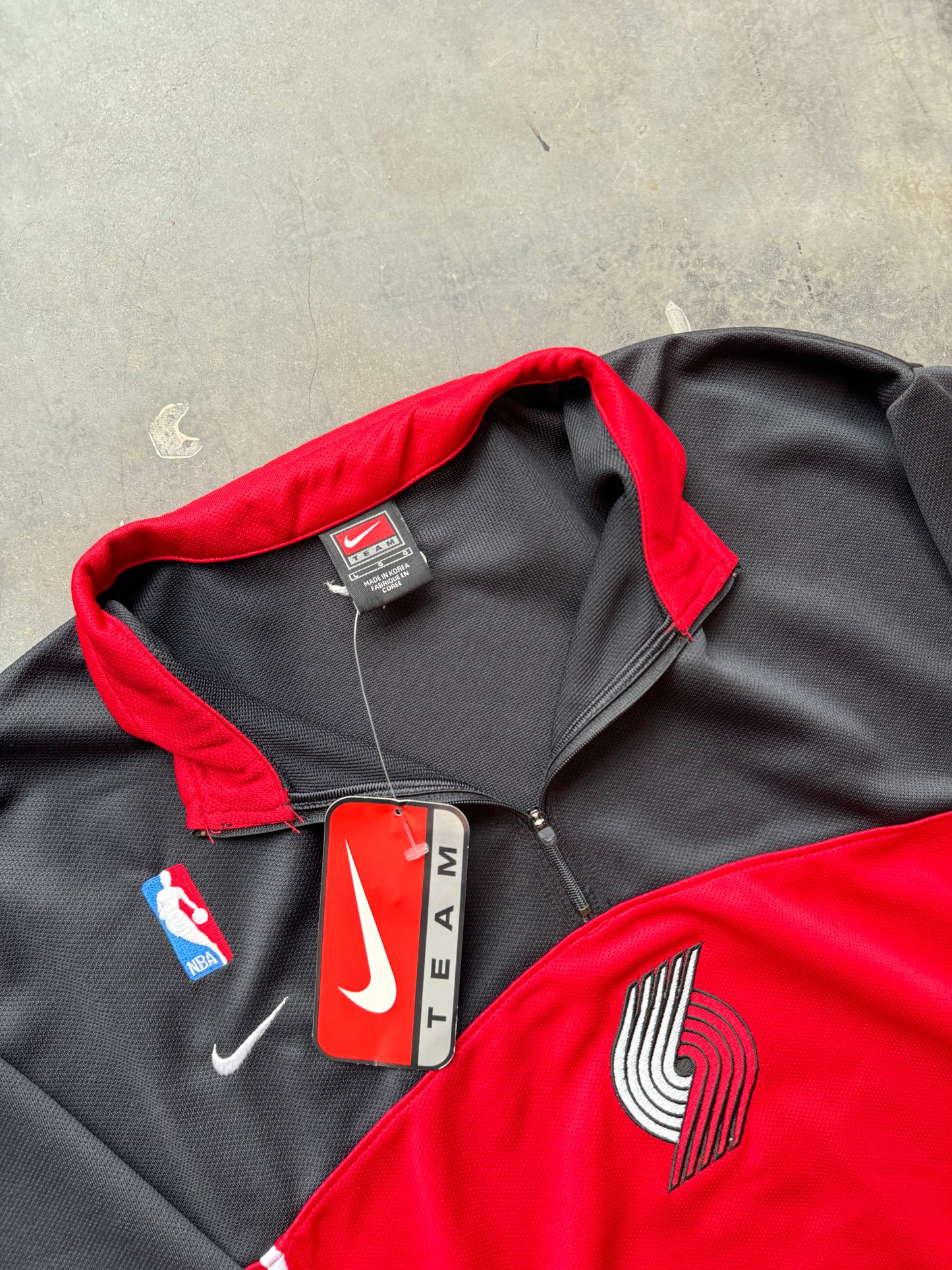2001 Portland Trail Blazers Vintage Nike Team Sports Half Zip NBA Shooting Shirt Warm Up - Deadstock (Large)