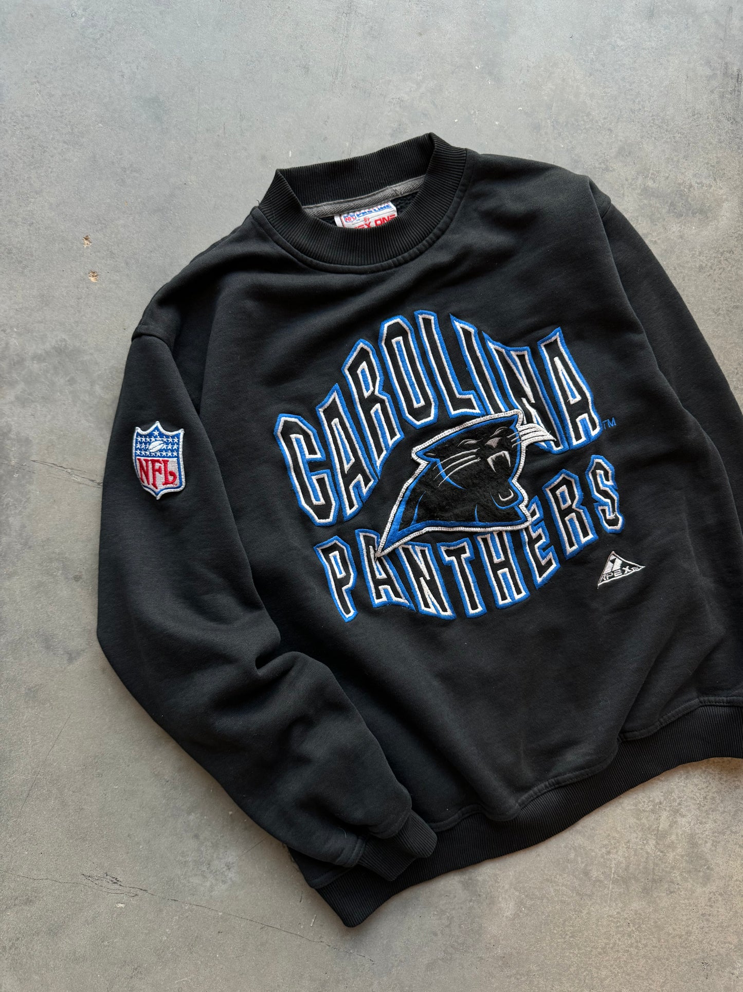 90’s Carolina Panthers Vintage Black Apex One Embroidered NFL Pro Line Crewneck (Medium)