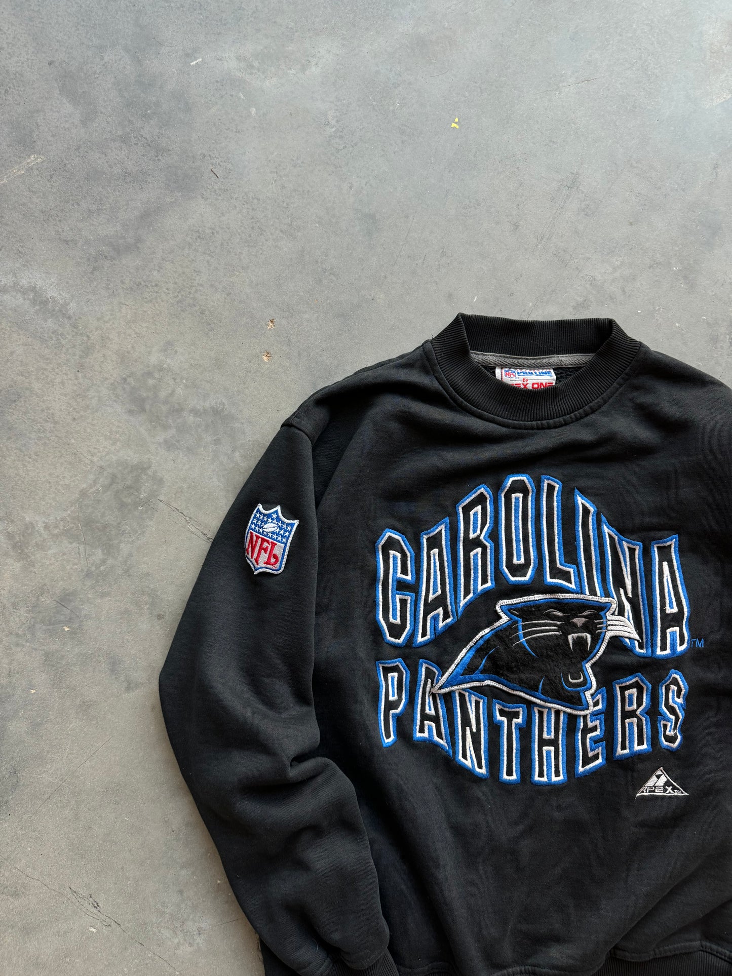 90’s Carolina Panthers Vintage Black Apex One Embroidered NFL Pro Line Crewneck (Medium)