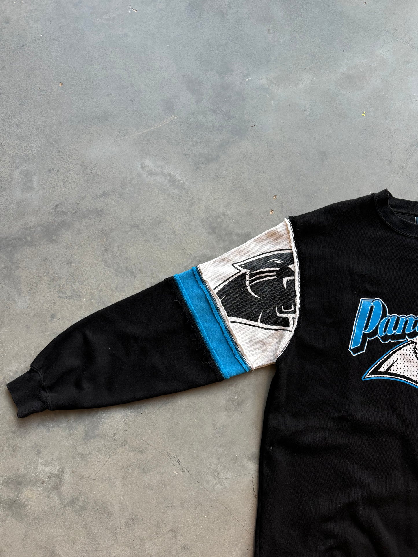 00’s Carolina Panthers Vintage Cut and Sew Vintage NFL Embroidered Crewneck (XL)