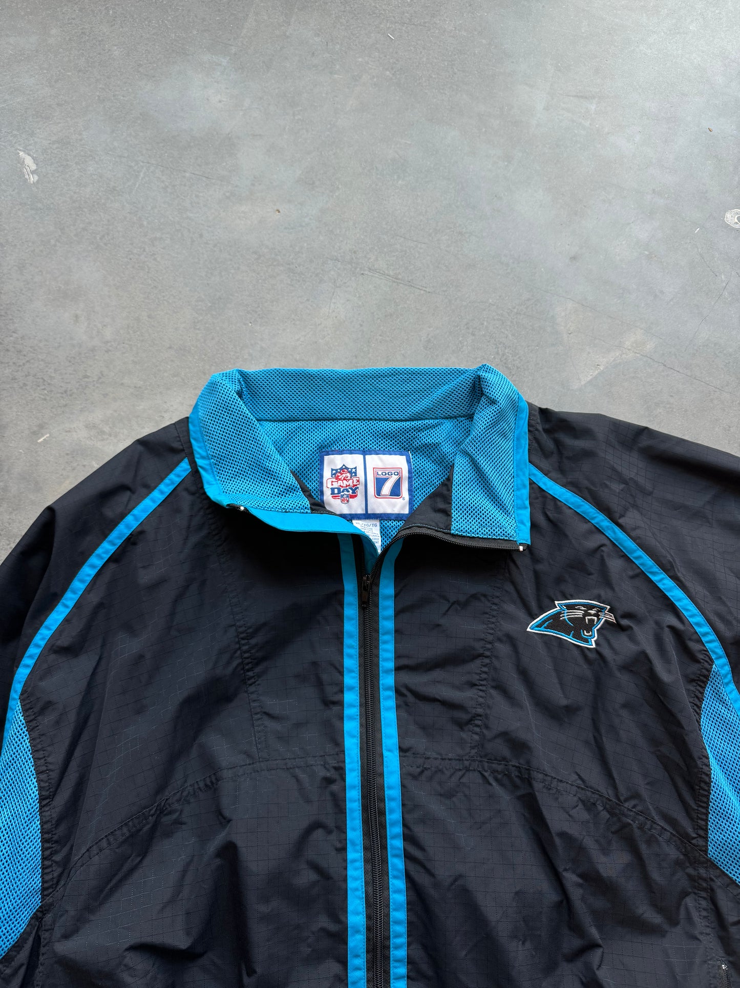 90’s Carolina Panthers Vintage Logo 7 Black NFL Windbreaker Jacket (XL)