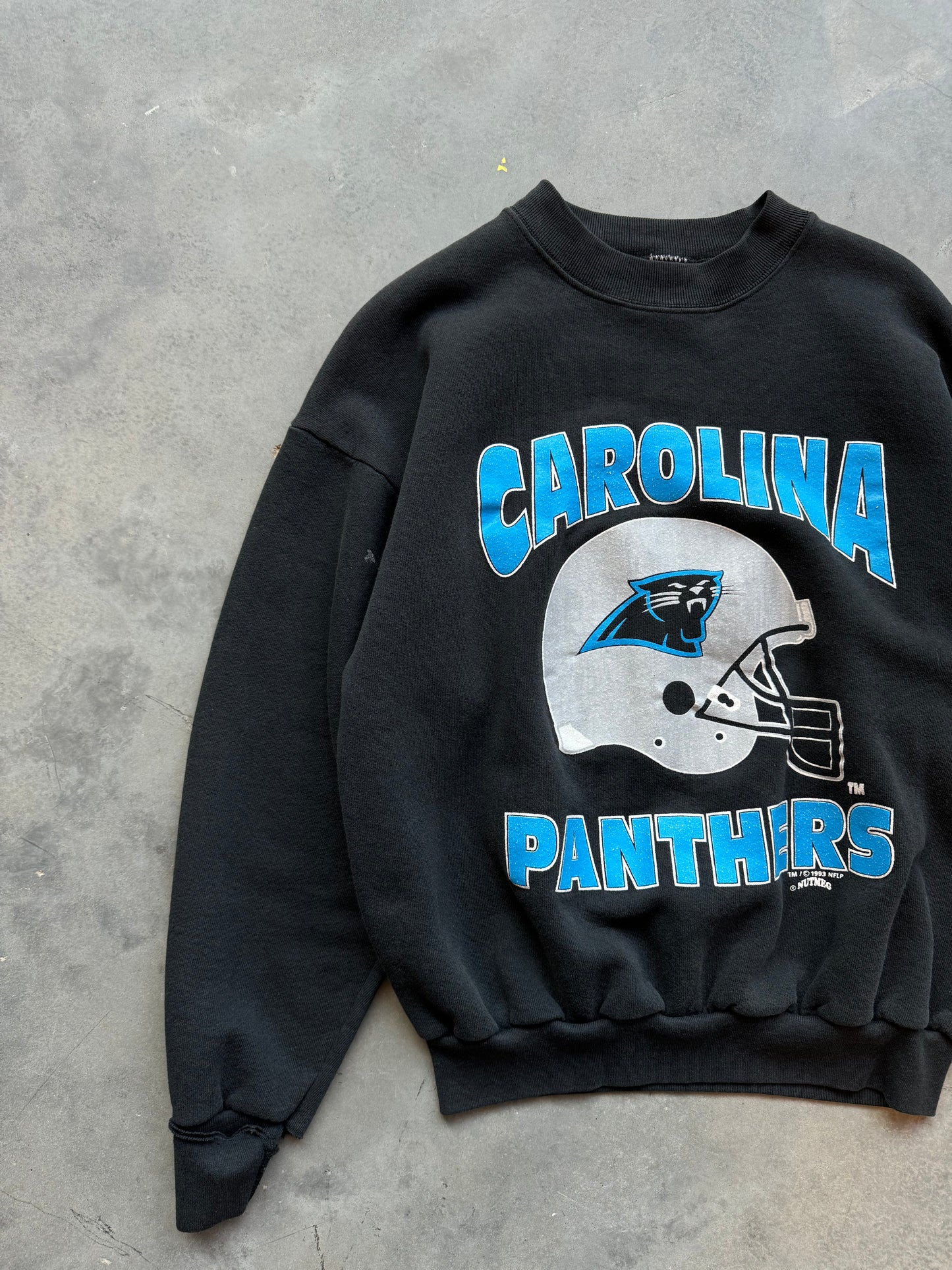 1993 Carolina Panthers Vintage Nutmeg Mills Helmet Spellout NFL Crewneck (Medium)