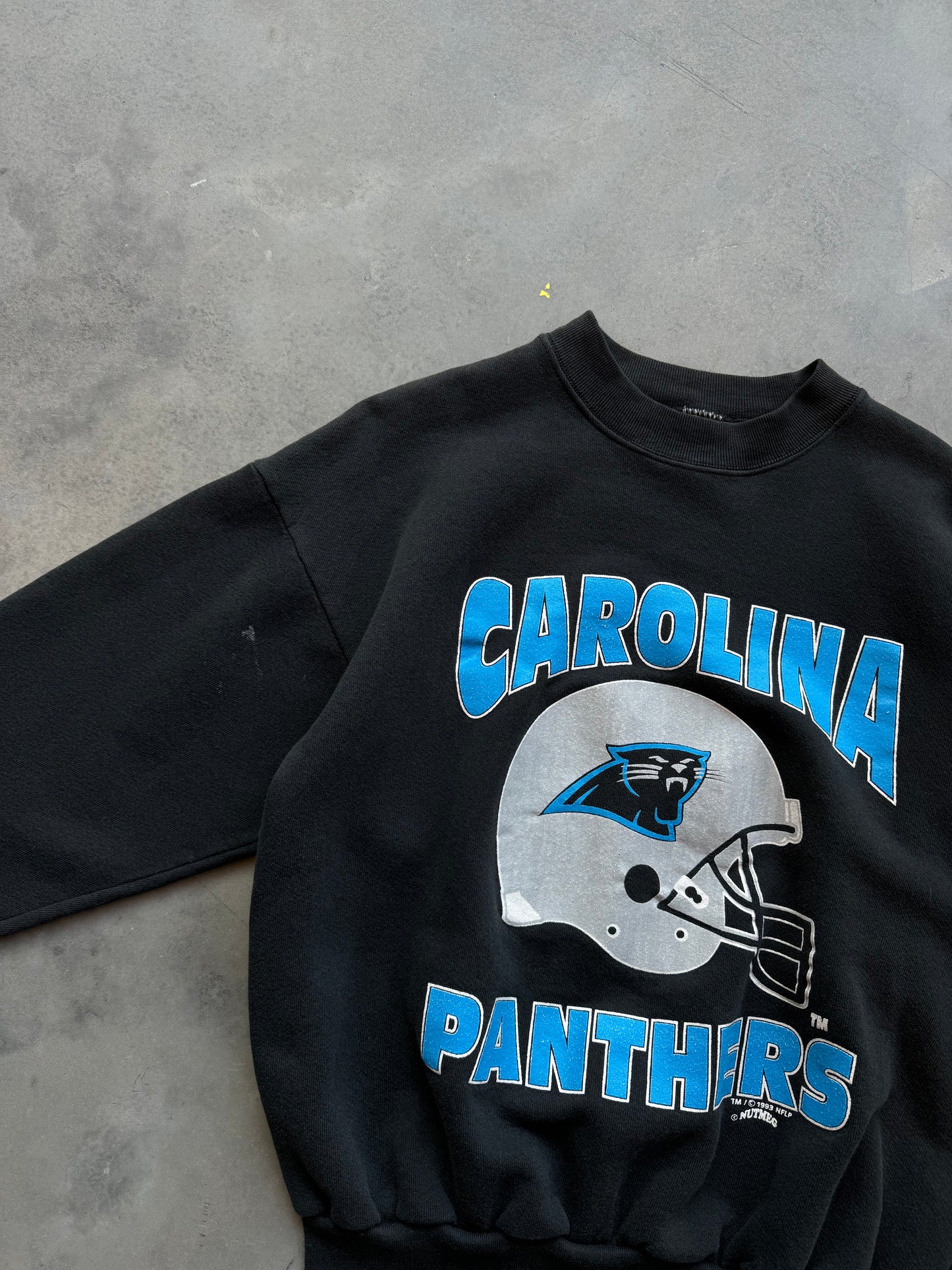 1993 Carolina Panthers Vintage Nutmeg Mills Helmet Spellout NFL Crewneck (Medium)