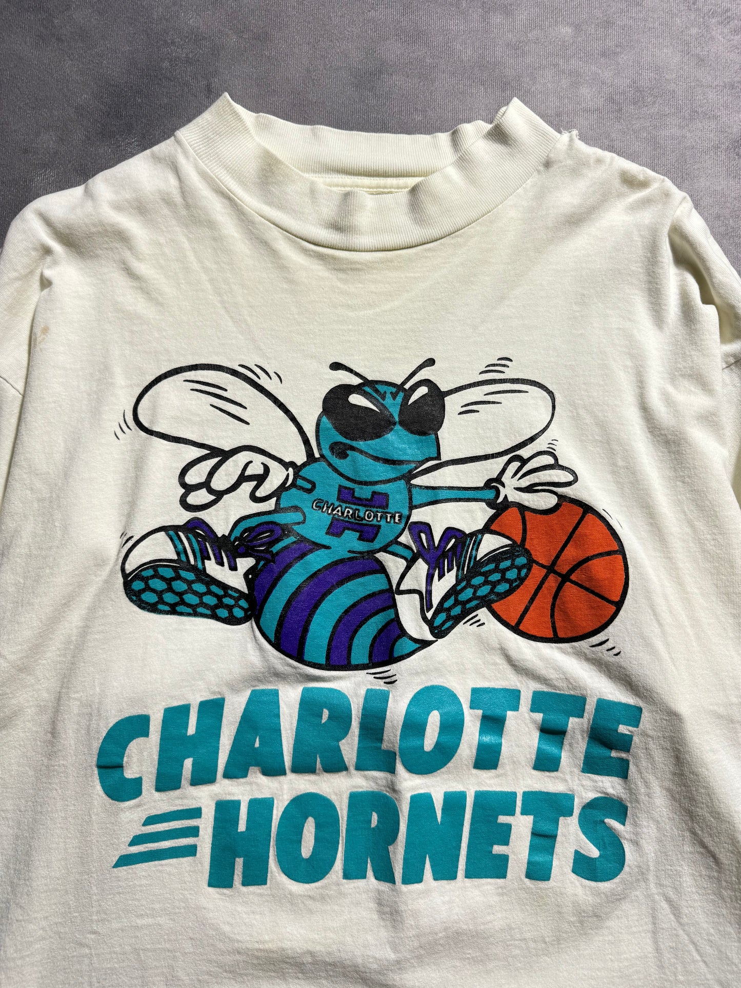 1988 Charlotte Hornets Inaugural Season Cream Off White Big Logo NBA Longsleeve Mock Neck Tee (Large)