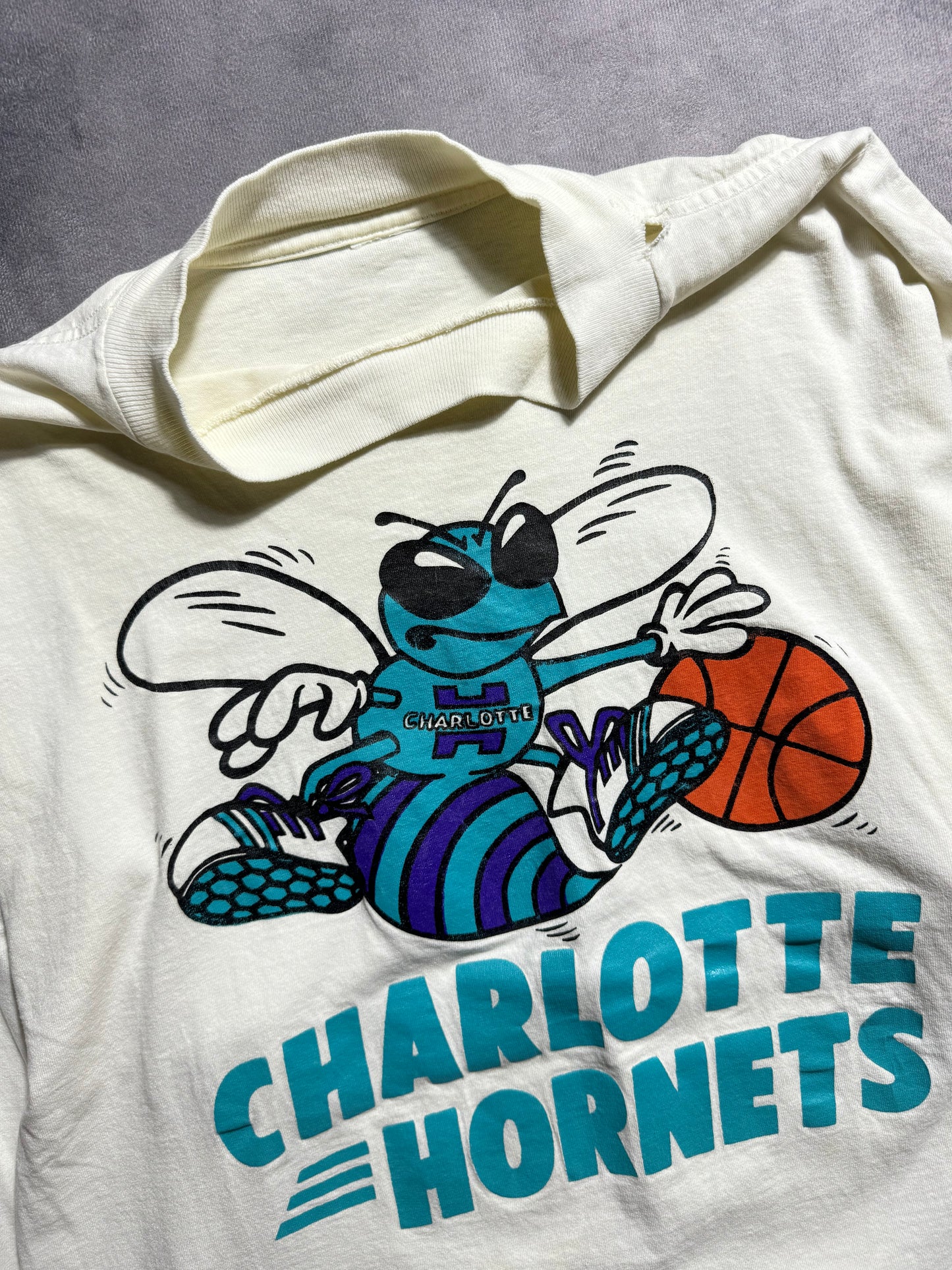 1988 Charlotte Hornets Inaugural Season Cream Off White Big Logo NBA Longsleeve Mock Neck Tee (Large)