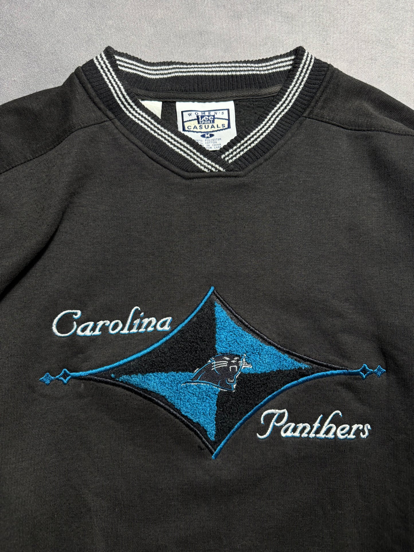 90’s Carolina Panthers Vintage Black Lee Sport Chenille Patch Embroidered NFL Crewneck (Women’s Medium)