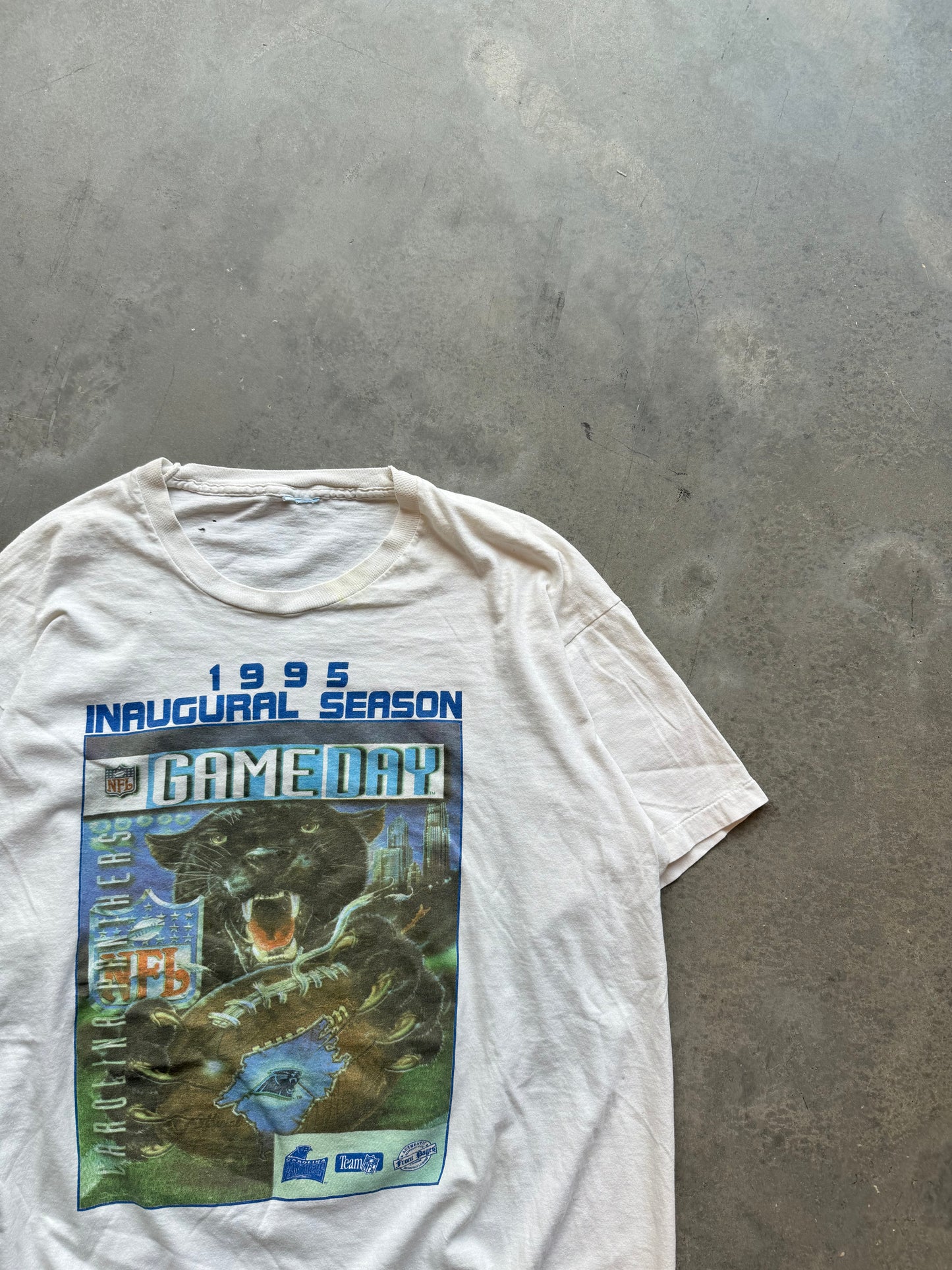 1995 Carolina Panthers Inaugural Season Vintage Roaring Cat NFL Game Day Front Pages Tee (XL)