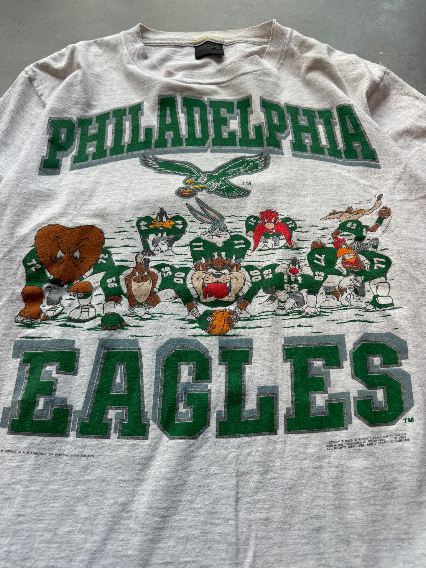 1992 Philadelphia Eagles x Looney Tunes Vintage Heather Grey Cartoon Crossover NFL Tee (XL)