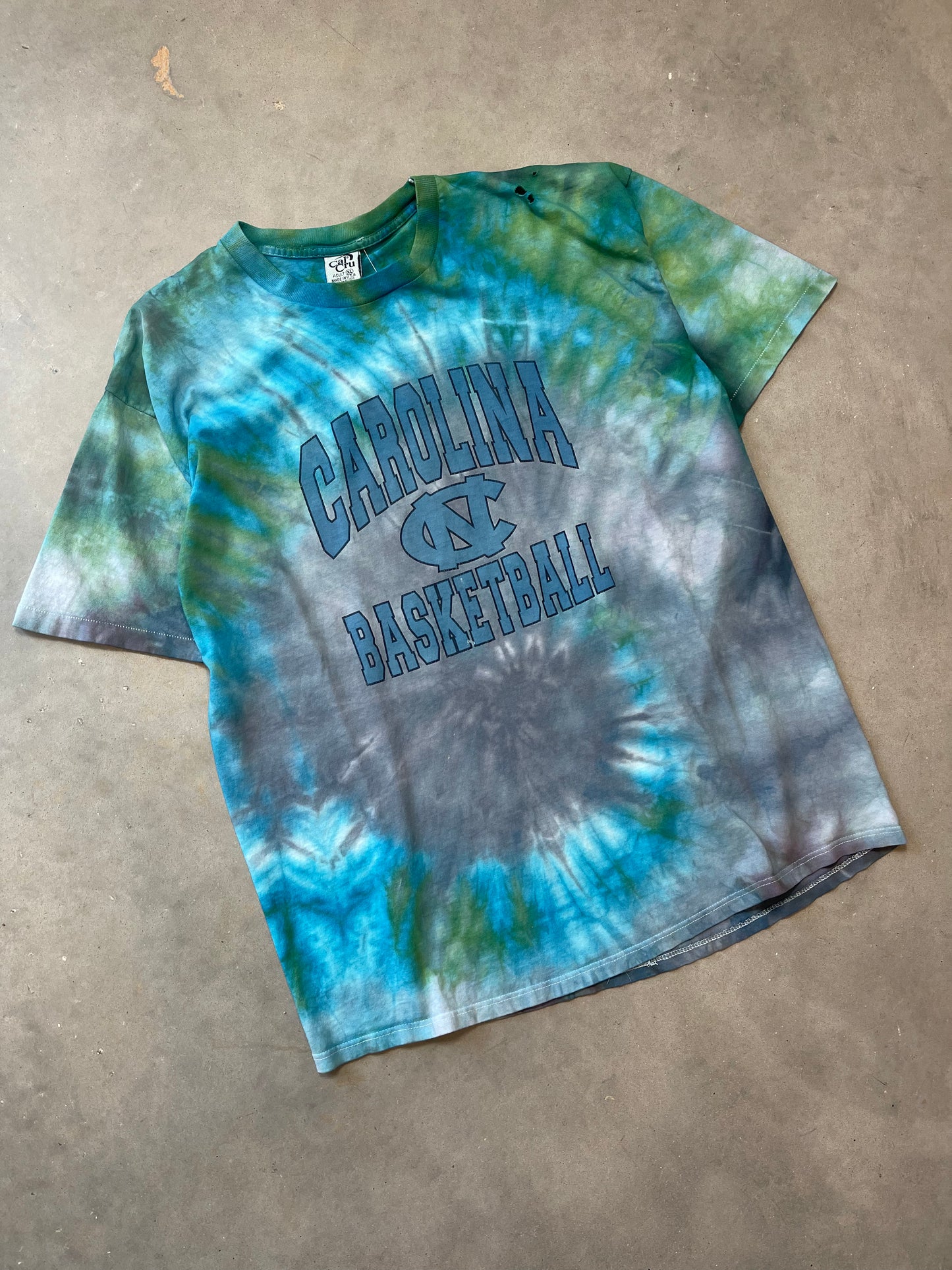 90’s UNC Tarheels Carolina Basketball Custom Tie Dye Vintage College Tee (XL)