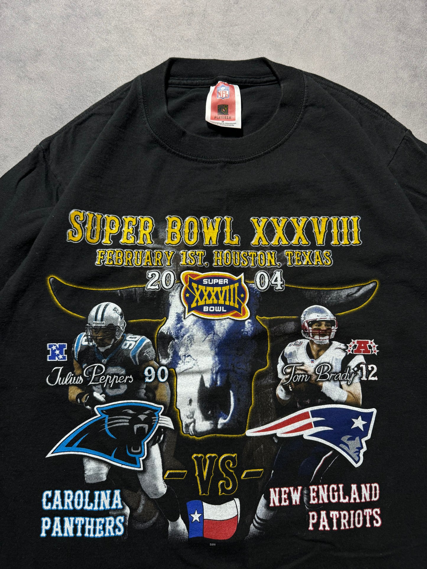 2004 Carolina Panthers vs. New England Patriots Super Bowl XXXVIII Julius Peppers Tom Brady Match Up NFL Tee (Medium)