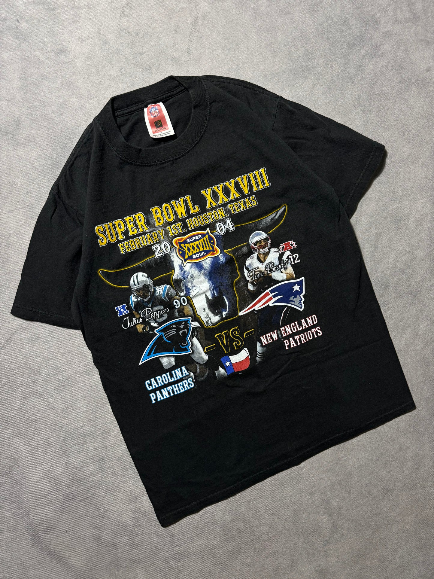 2004 Carolina Panthers vs. New England Patriots Super Bowl XXXVIII Julius Peppers Tom Brady Match Up NFL Tee (Medium)