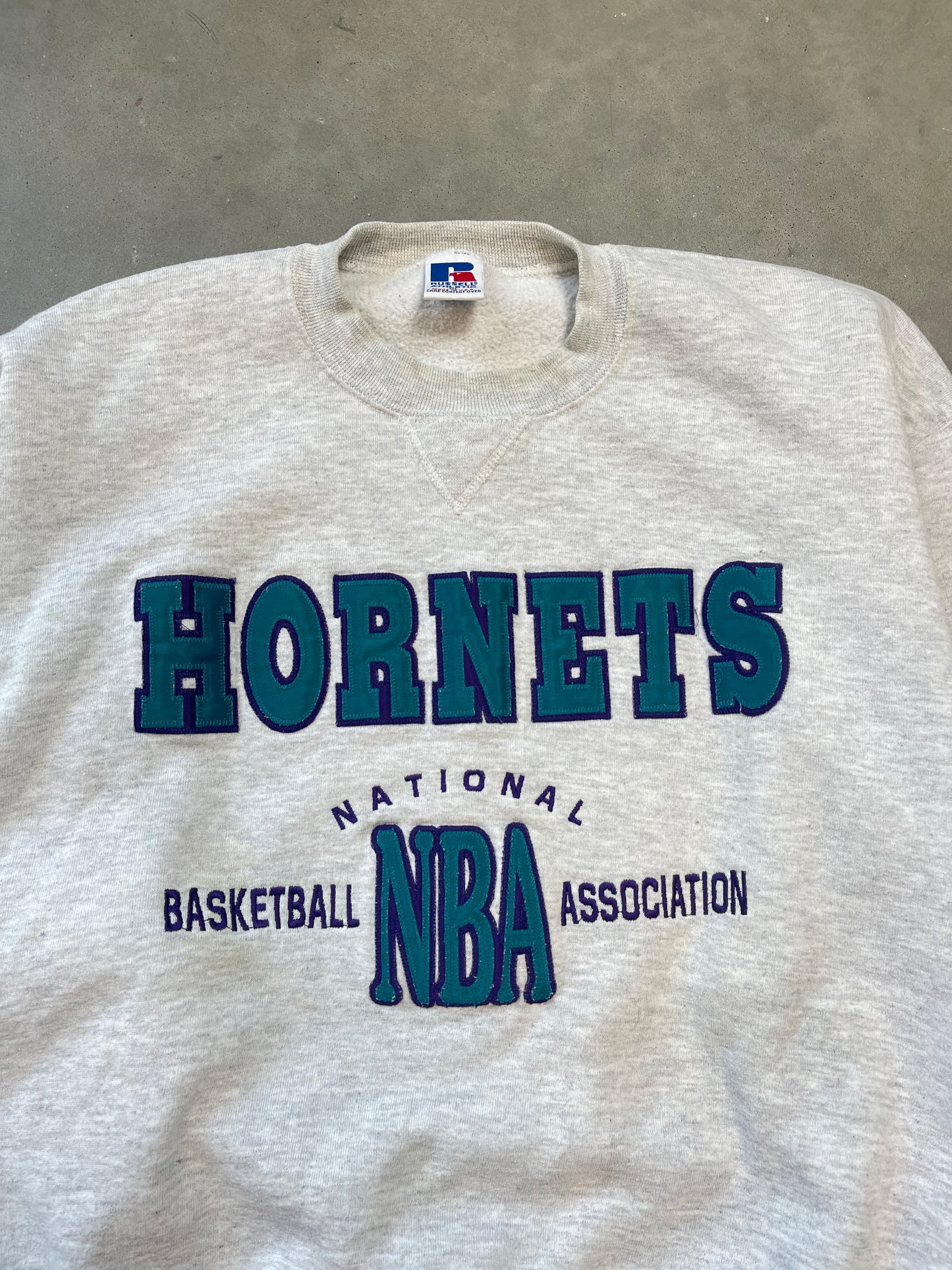 90’s Charlotte Hornets Vintage Russell Athletic Embroidered NBA Crewneck (XL)