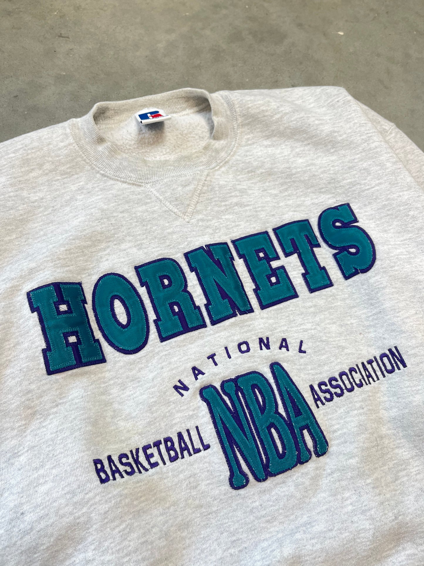 90’s Charlotte Hornets Vintage Russell Athletic Embroidered NBA Crewneck (XL)