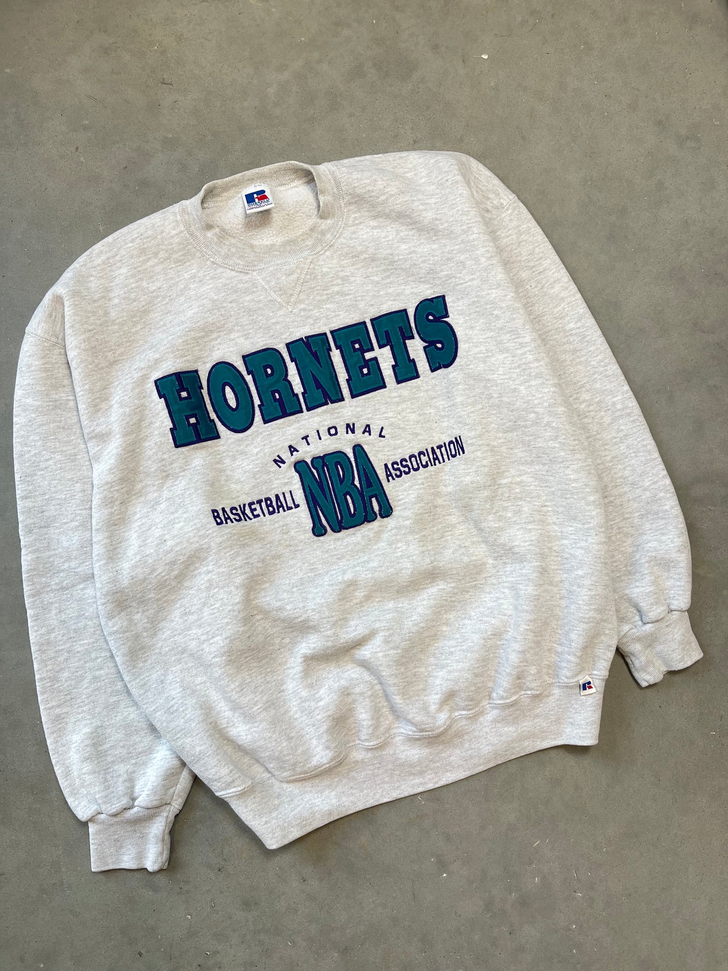 90’s Charlotte Hornets Vintage Russell Athletic Embroidered NBA Crewneck (XL)