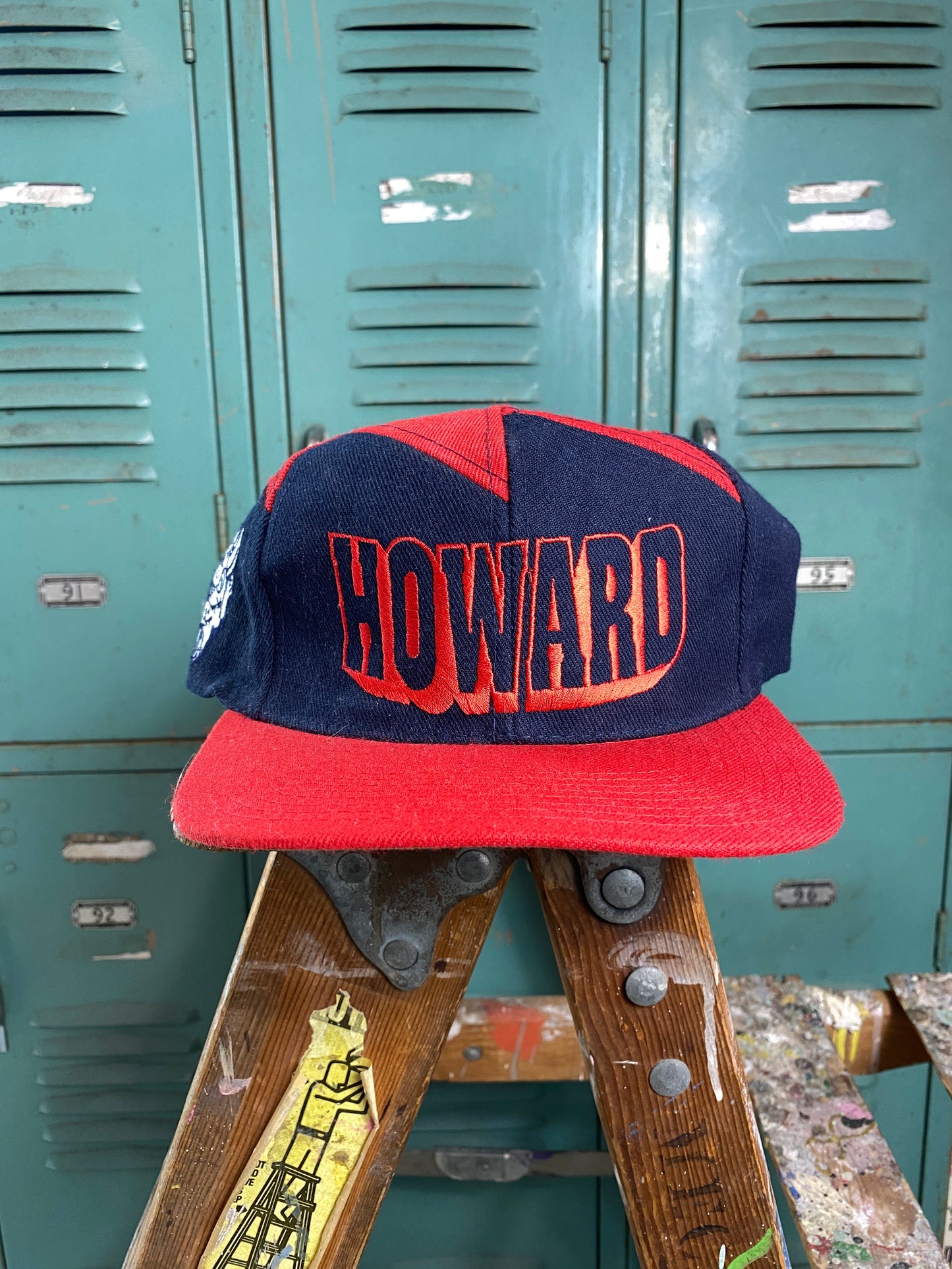 90s Howard University Bison Embroidered Logo Sharktooth Hat (OSFA)