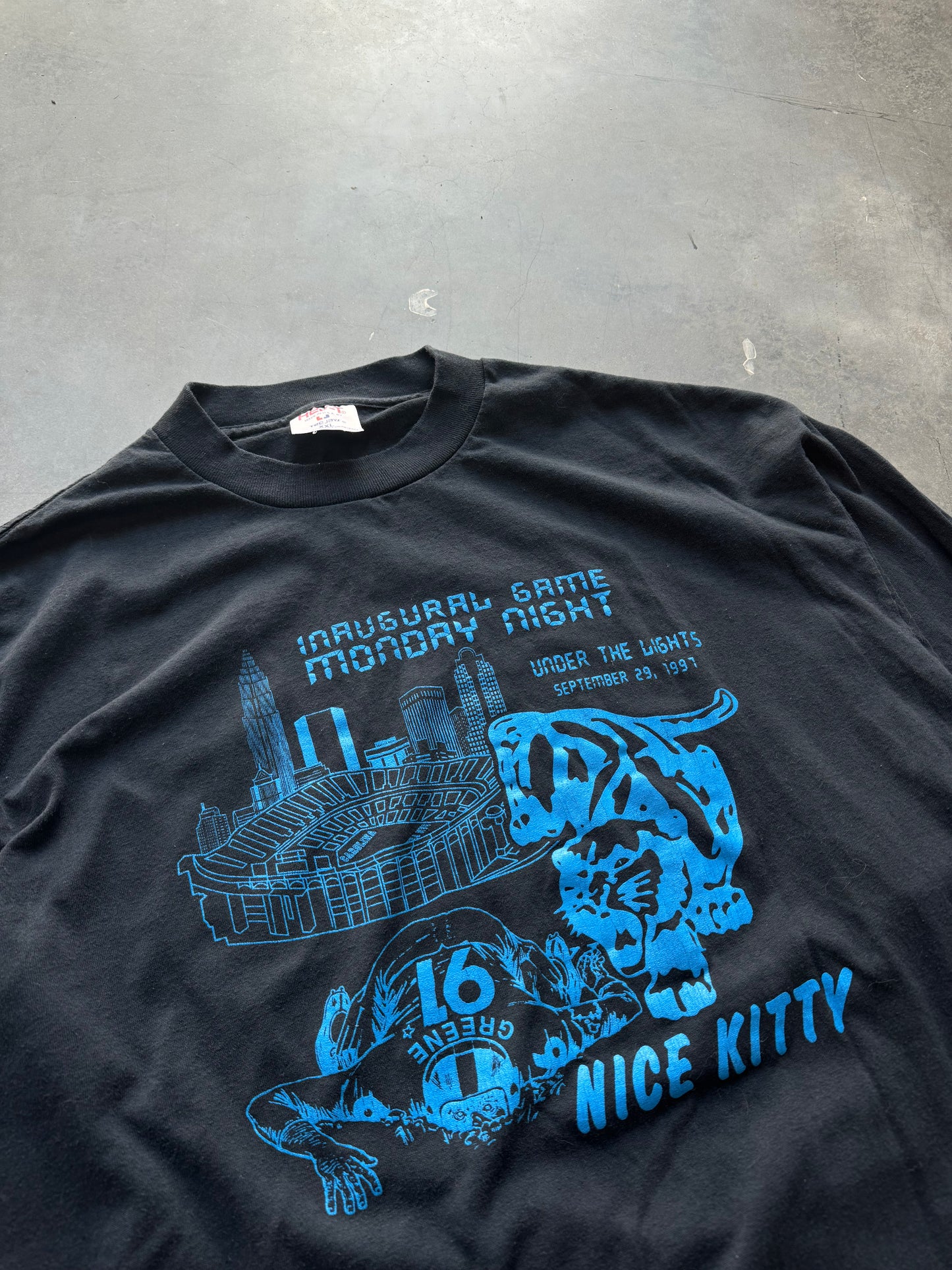 1997 Carolina Panthers vs. San Francisco 49ers Ericsson Stadium “Nice Kitty” vs. Kevin Greene Vintage NFL Longsleeve Tee (XL)